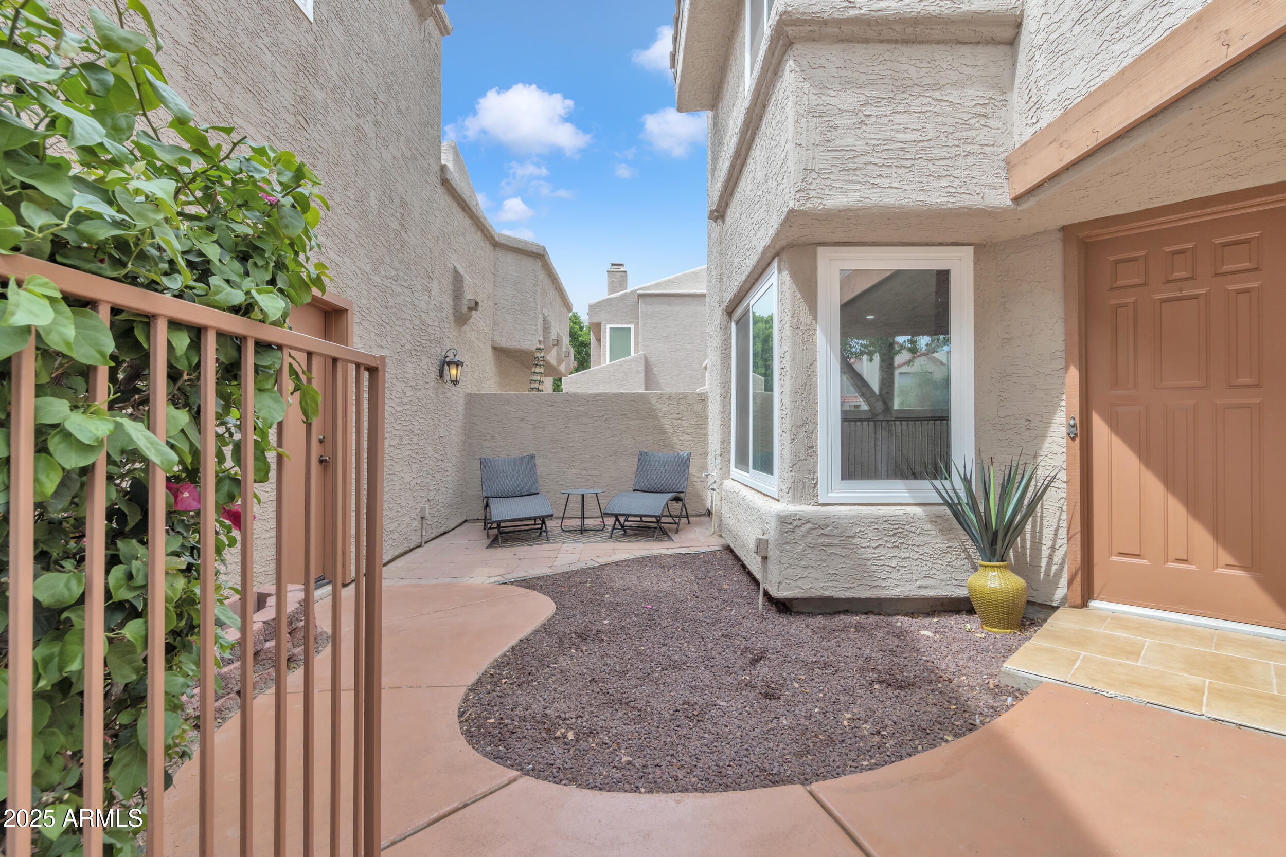 2834 S Extension Road, 1079