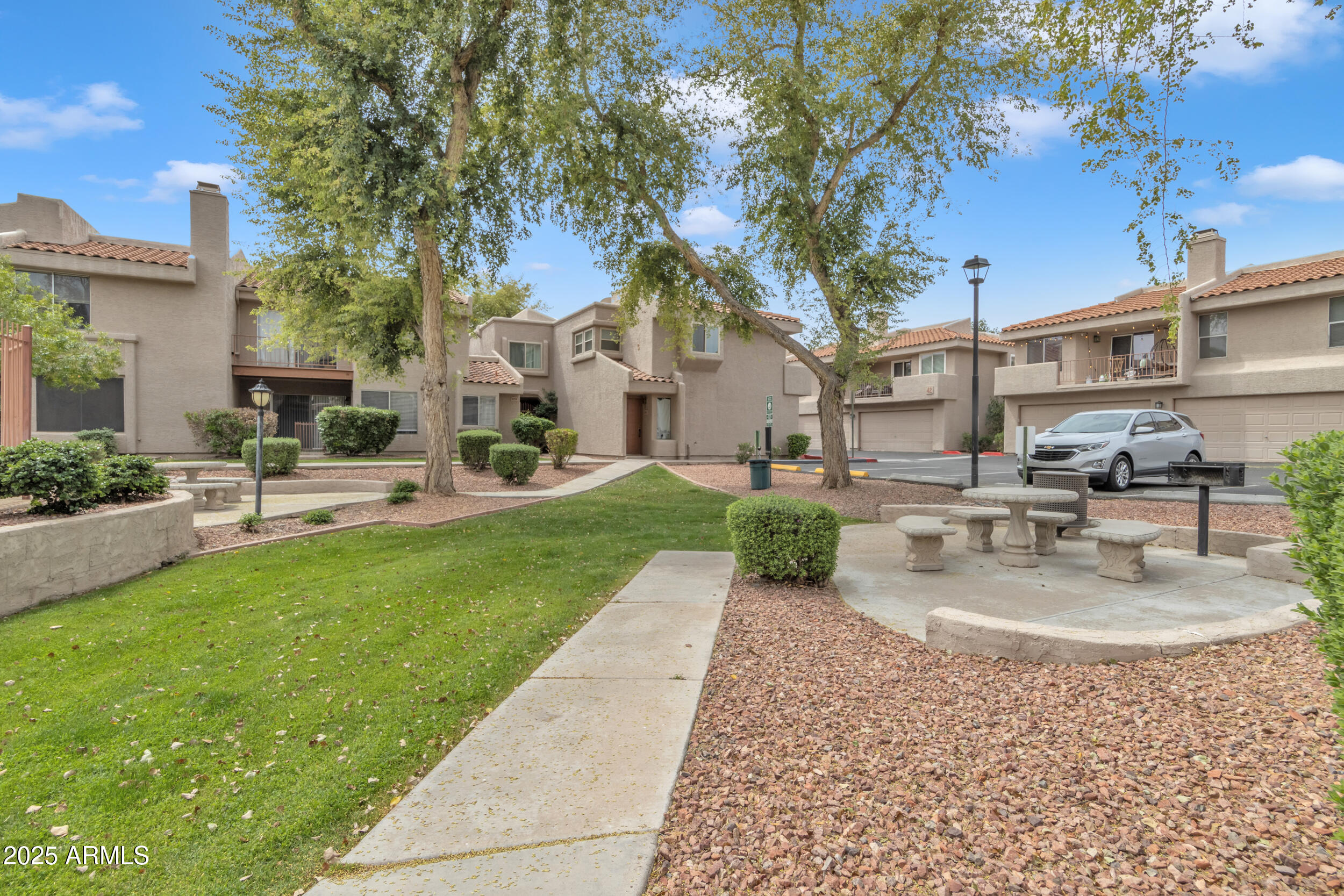 2834 S Extension Road, 1079