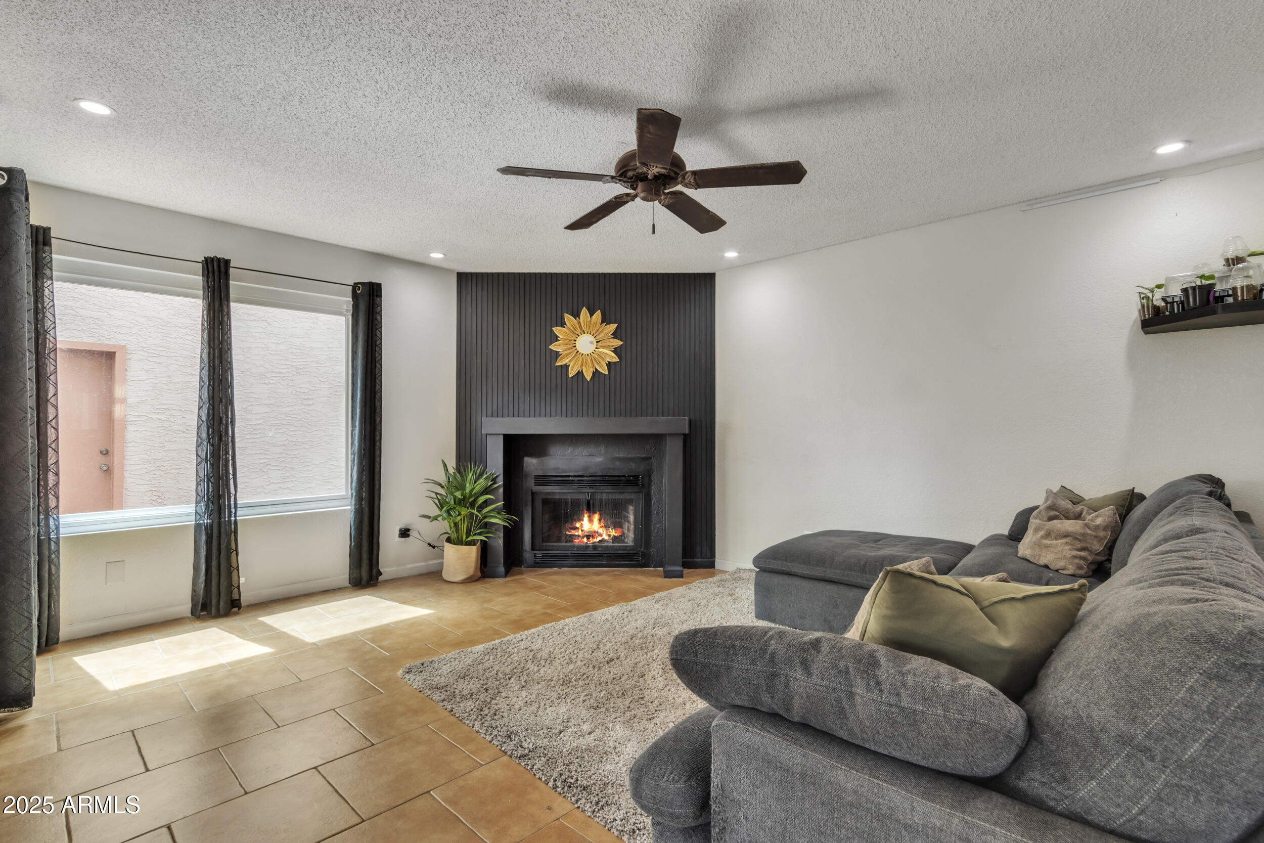 2834 S Extension Road, 1079