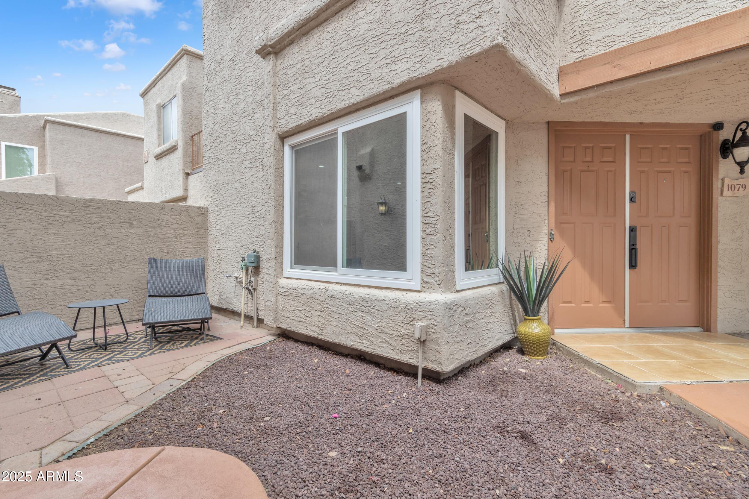 2834 S Extension Road, 1079
