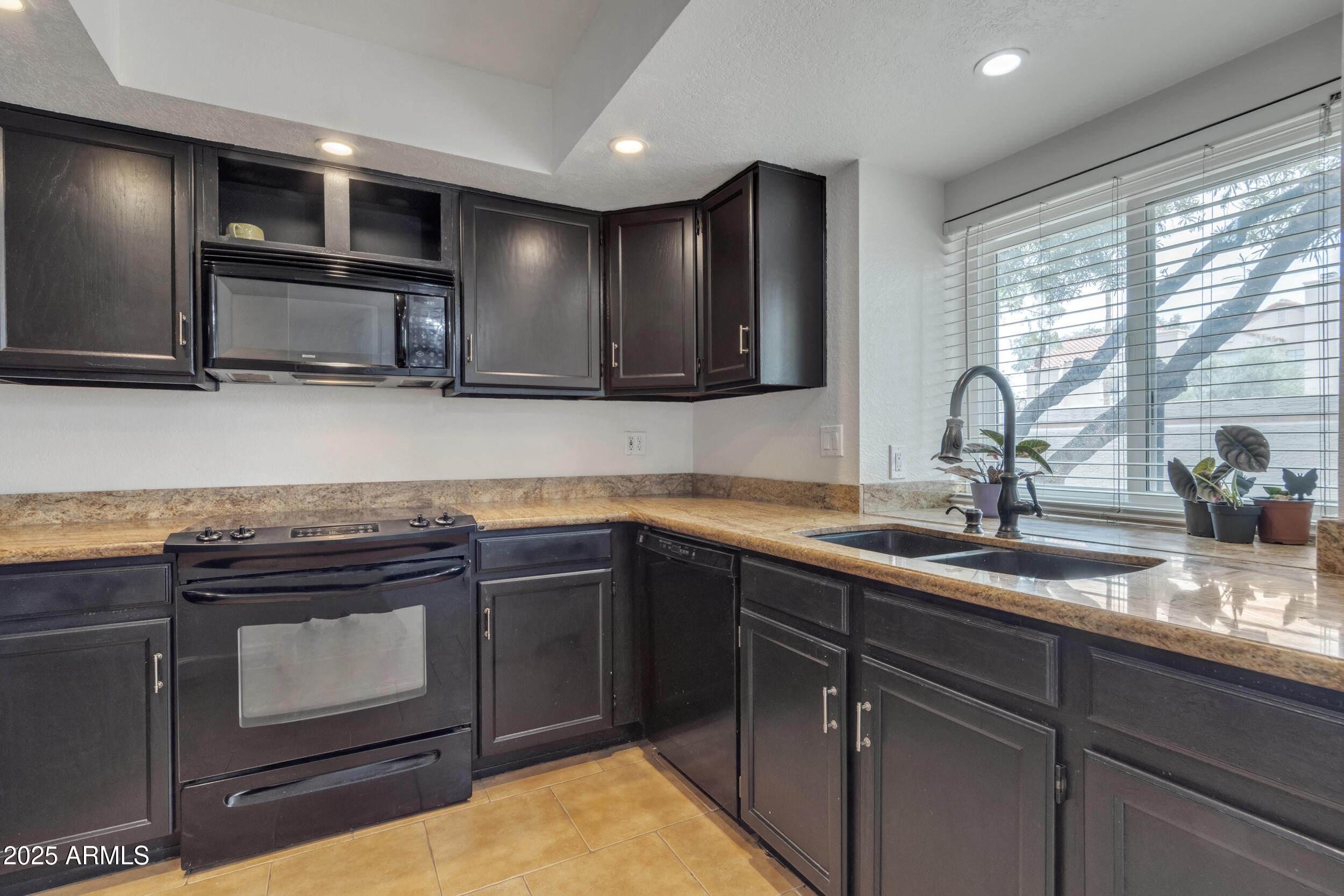 2834 S Extension Road, 1079