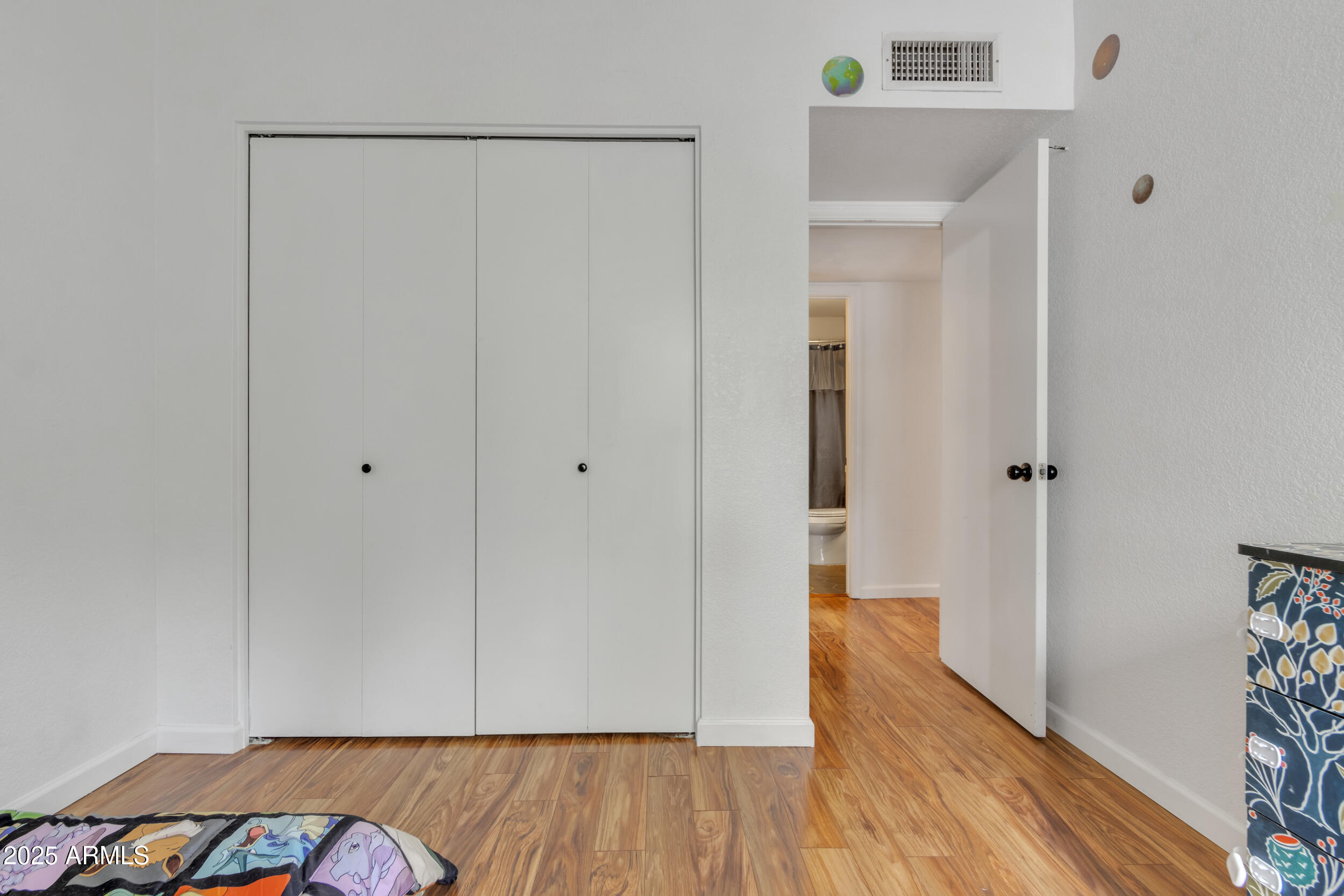 2834 S Extension Road, 1079