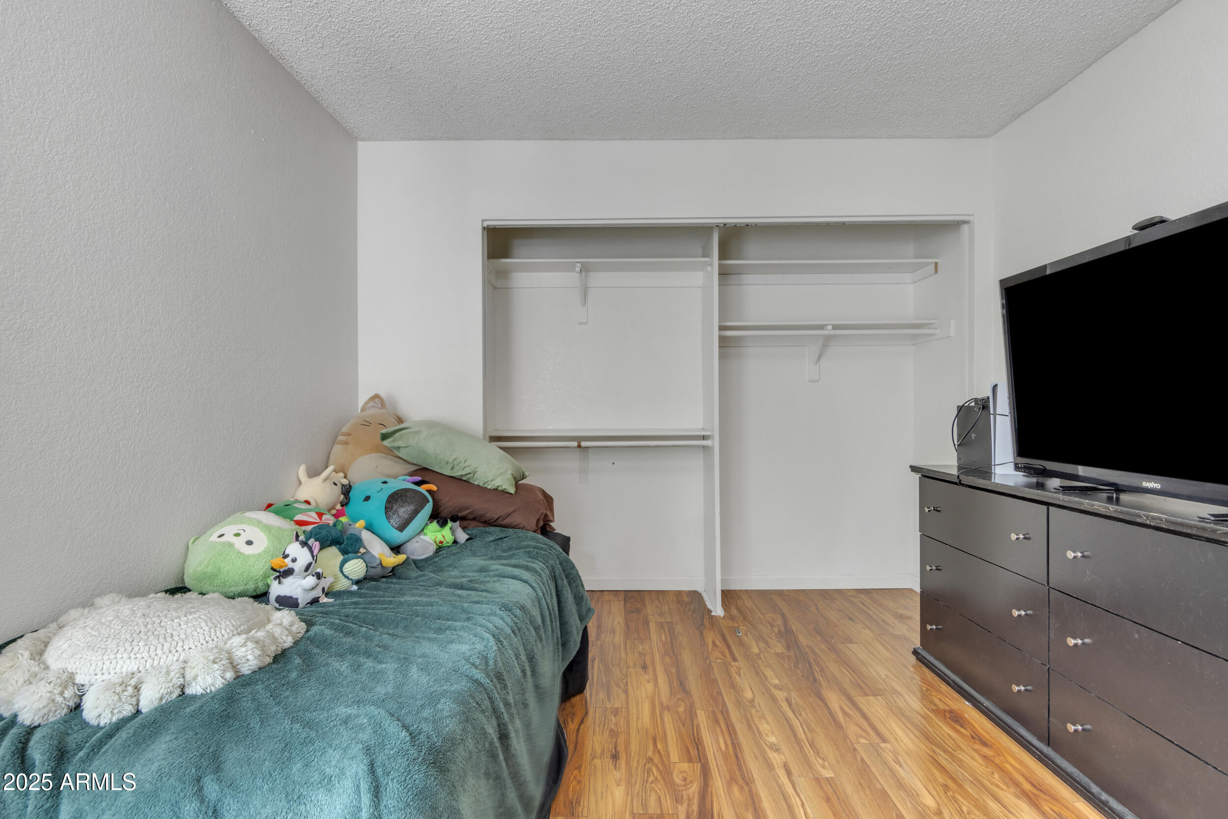 2834 S Extension Road, 1079