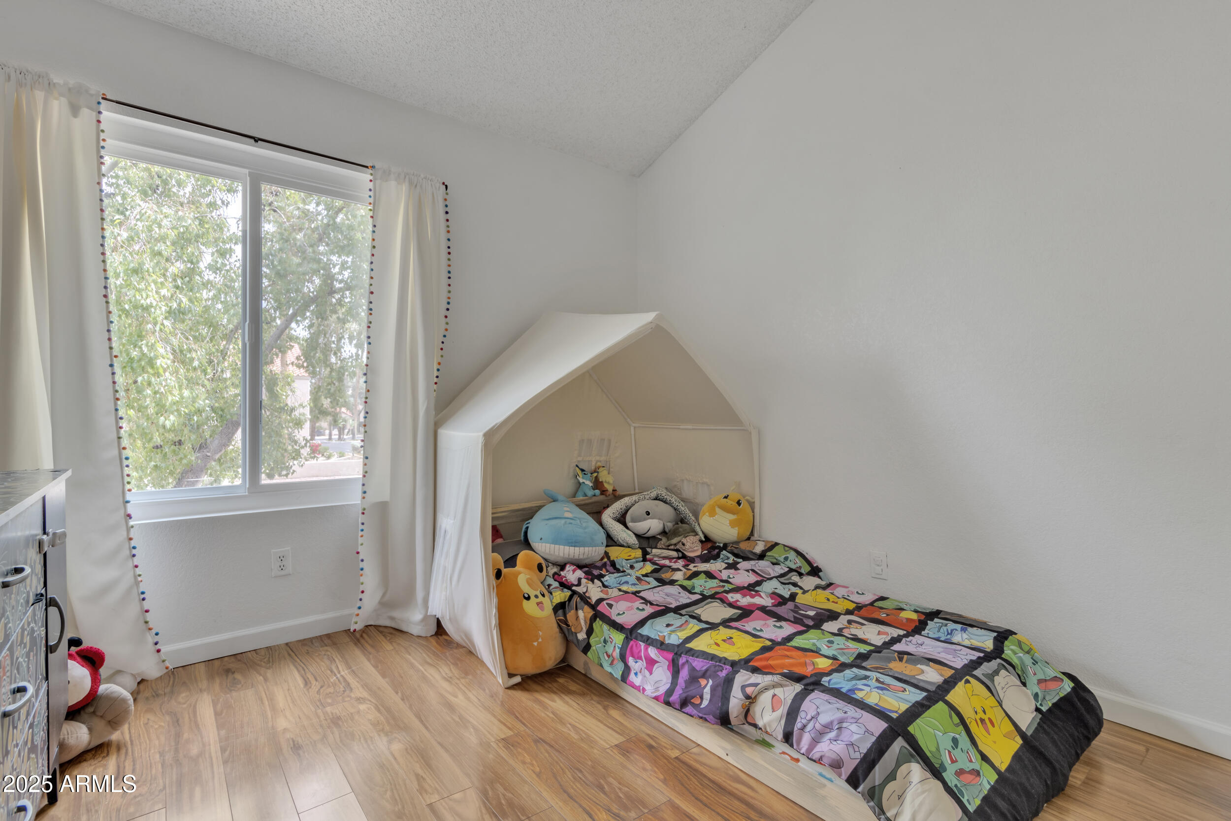 2834 S Extension Road, 1079