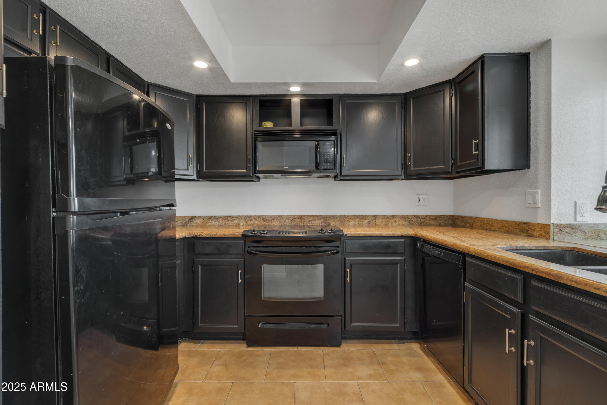 2834 S Extension Road, 1079