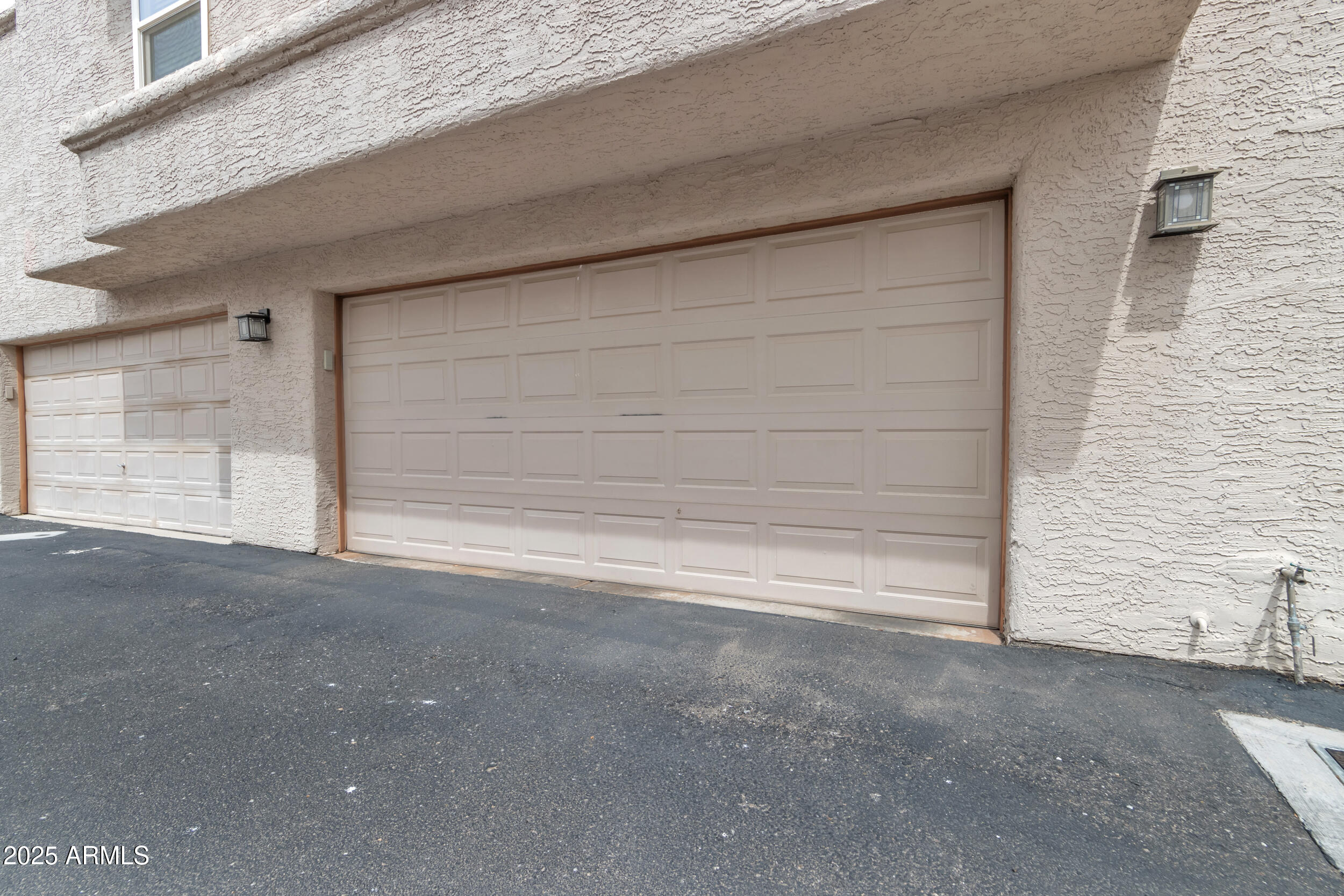 2834 S Extension Road, 1079