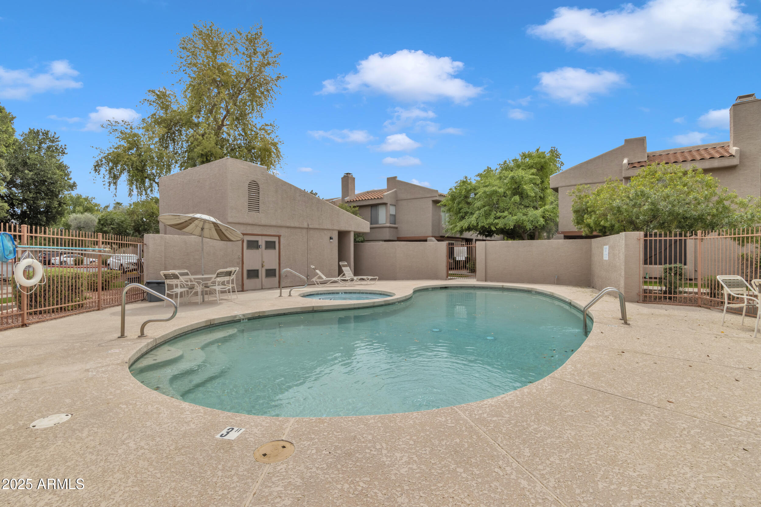 2834 S Extension Road, 1079