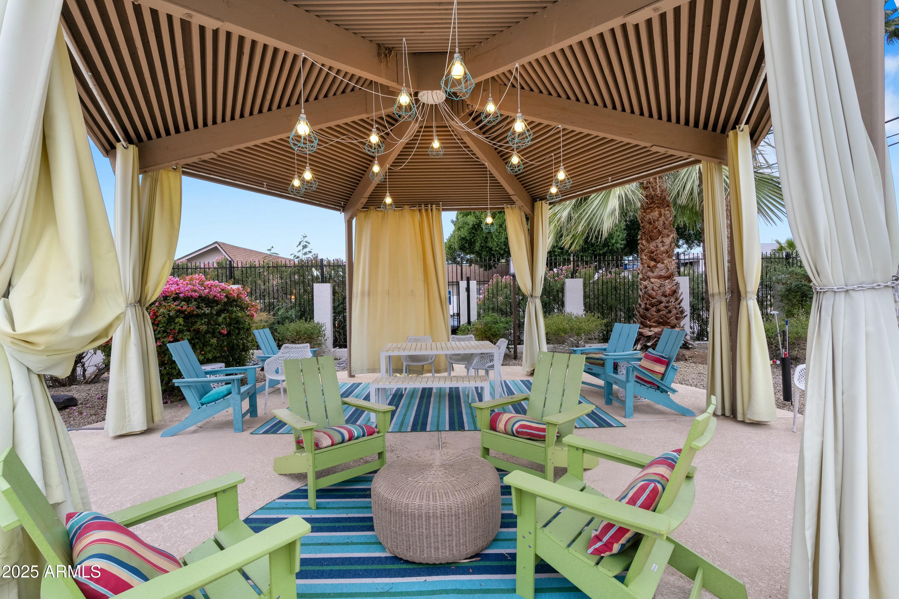 6633 N MAJORCA Way W