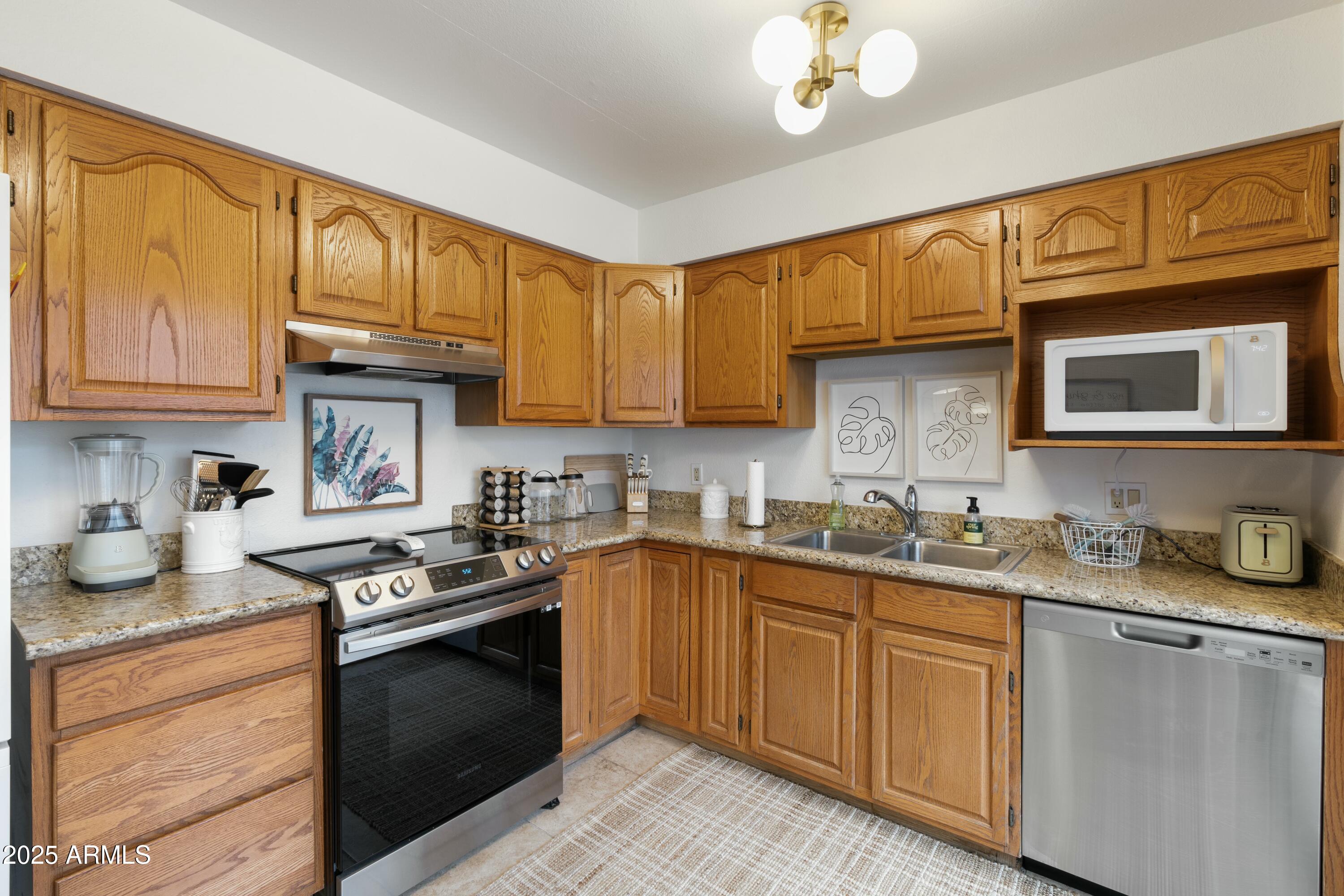 6633 N MAJORCA Way W