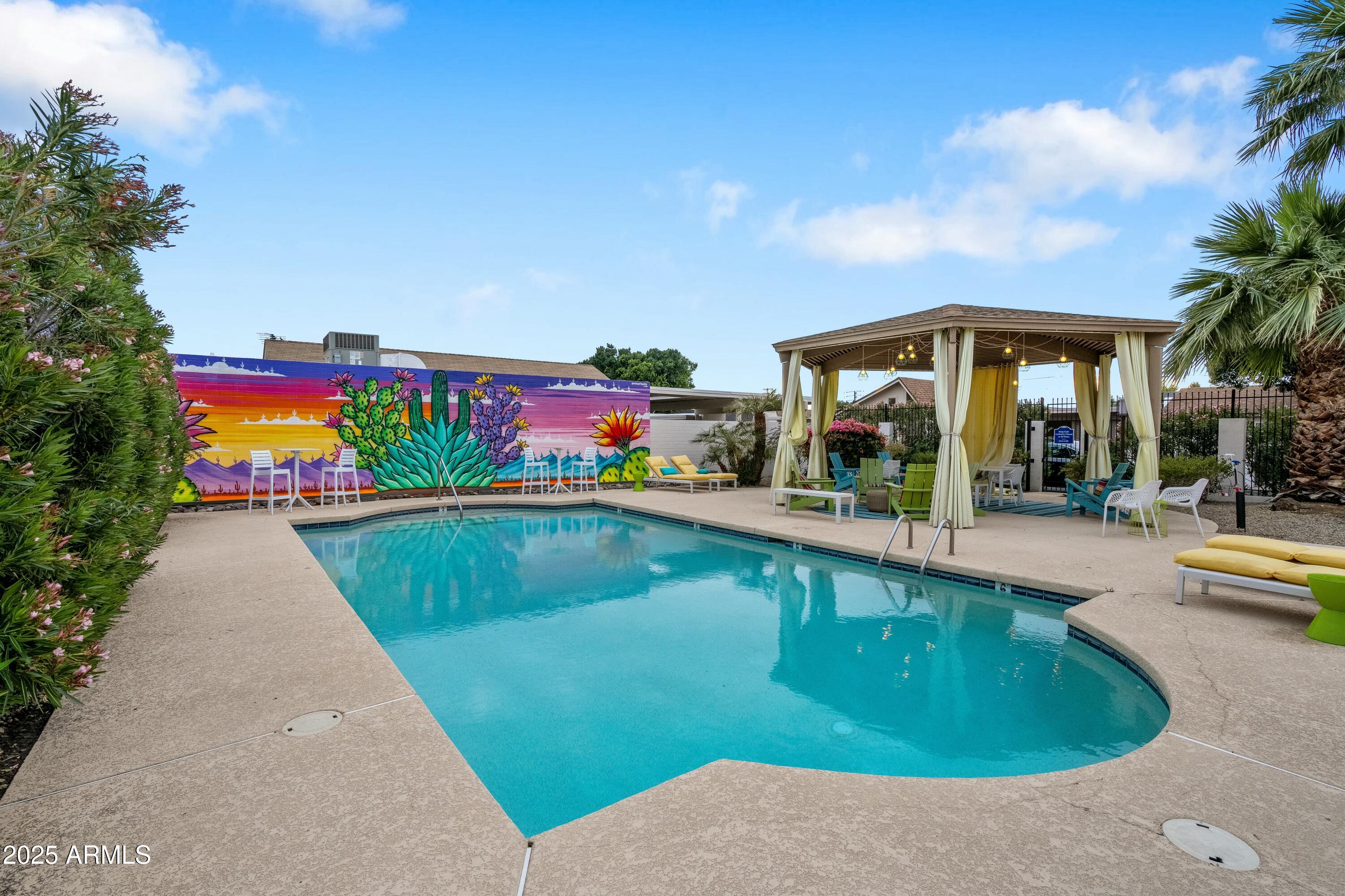 6633 N MAJORCA Way W