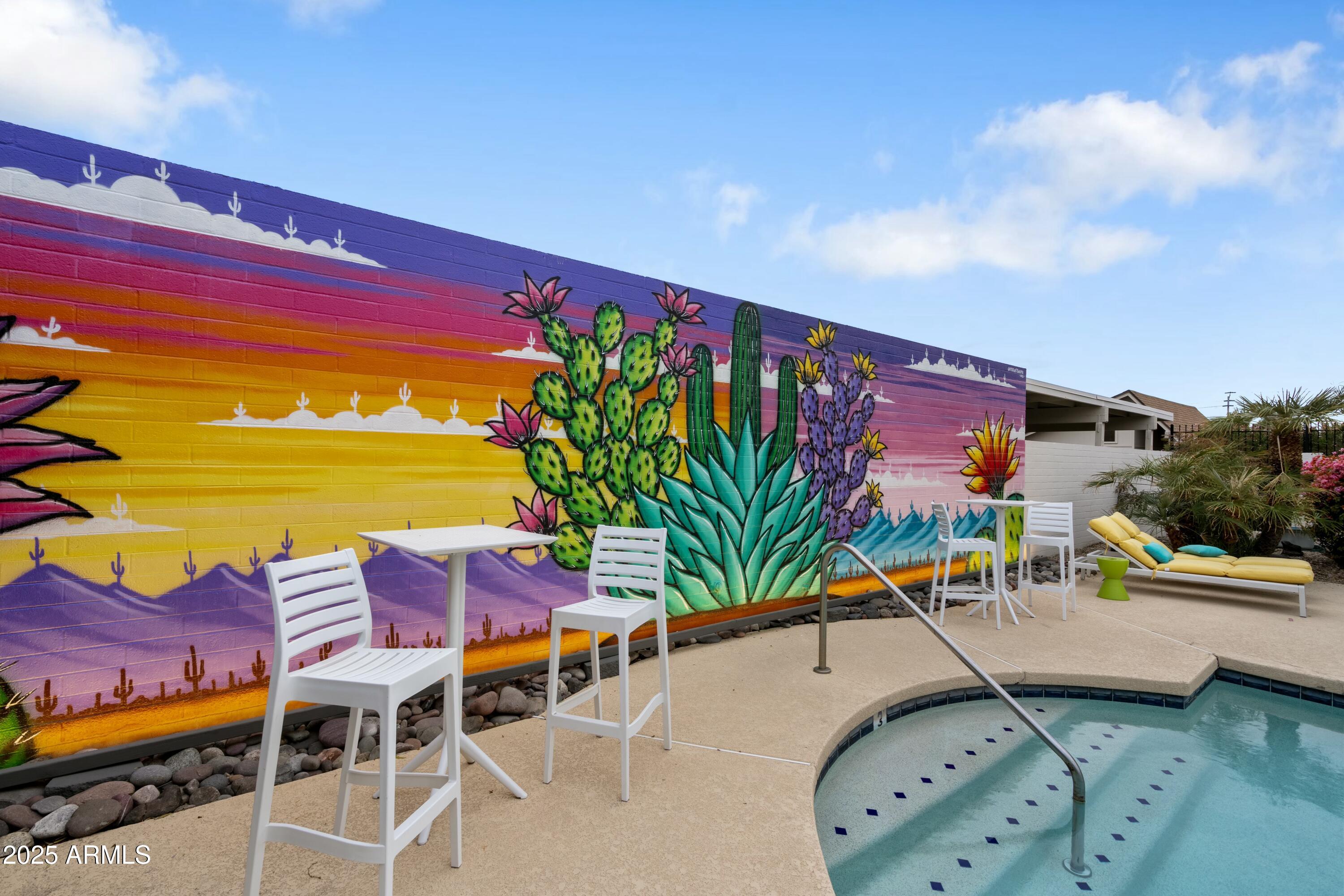 6633 N MAJORCA Way W