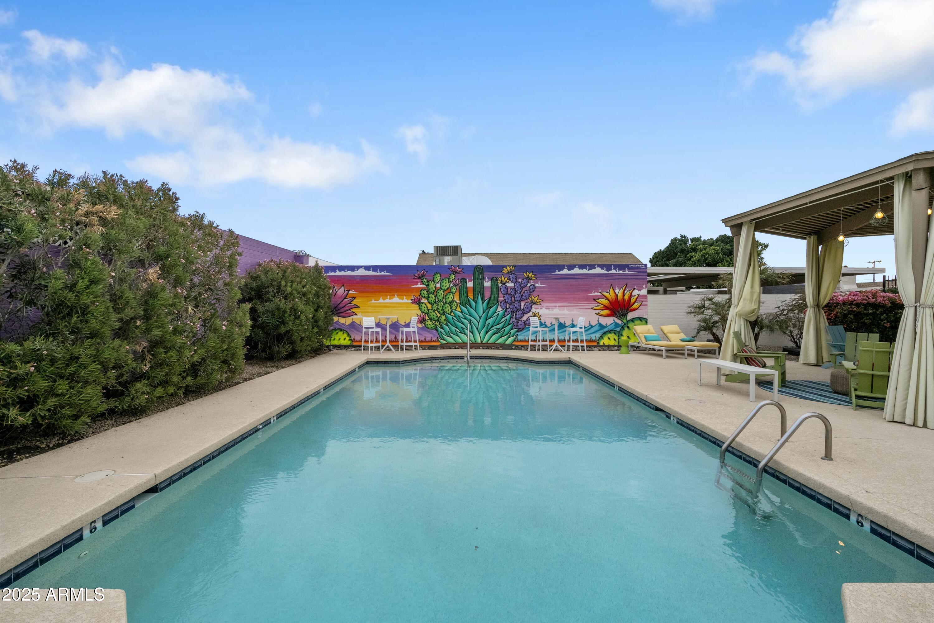 6633 N MAJORCA Way W