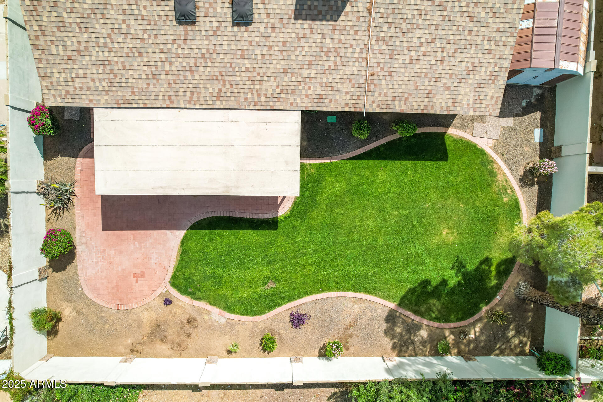 2622 E LARKSPUR Drive