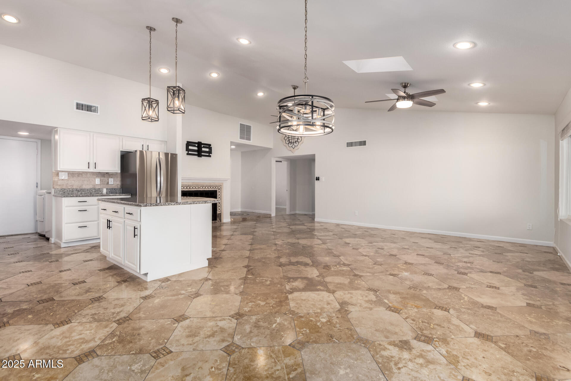 2622 E LARKSPUR Drive