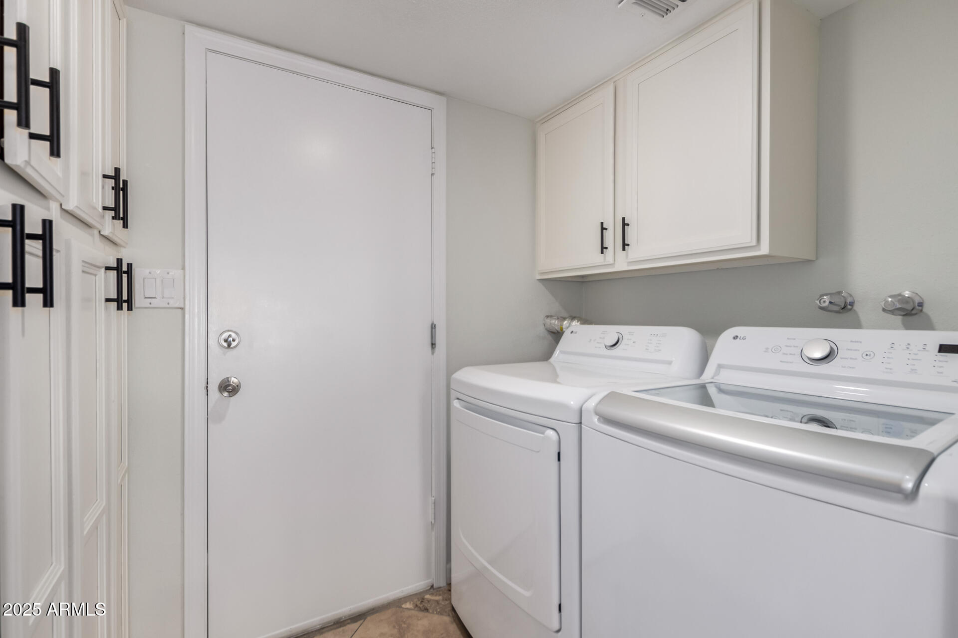 2622 E LARKSPUR Drive