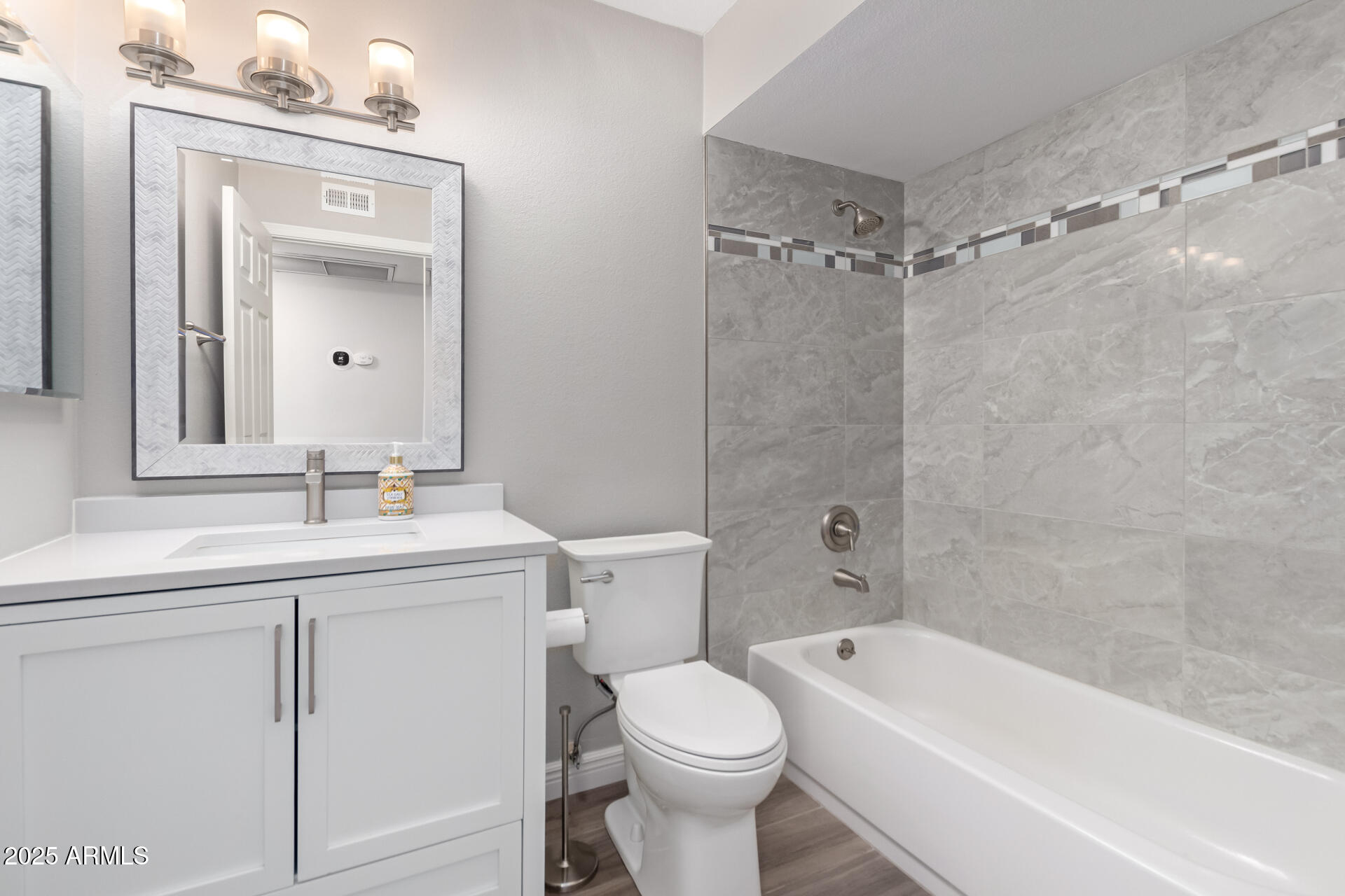 2622 E LARKSPUR Drive