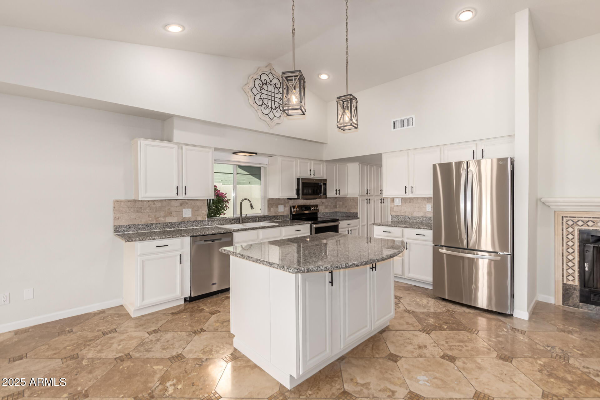 2622 E LARKSPUR Drive