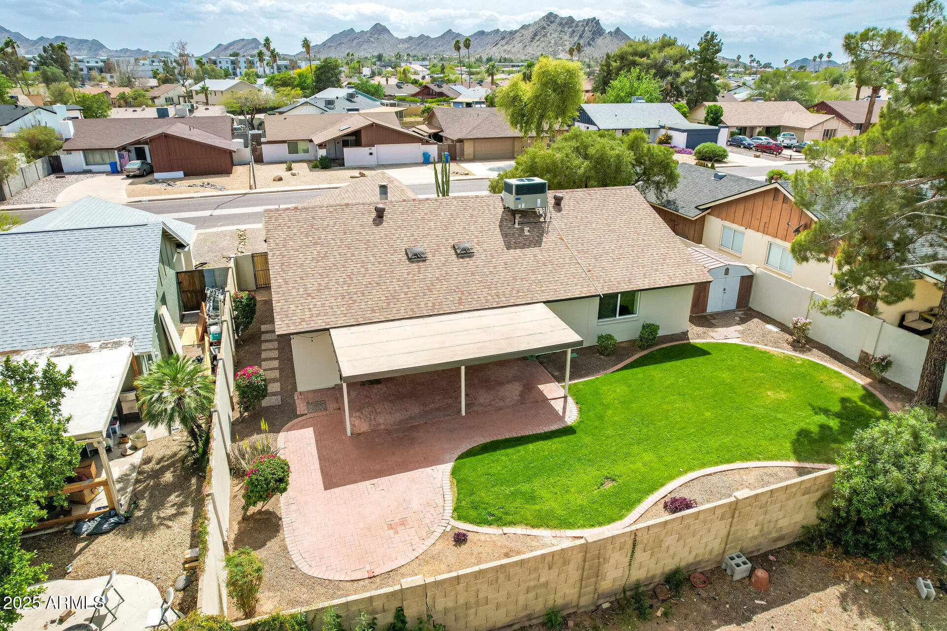 2622 E LARKSPUR Drive