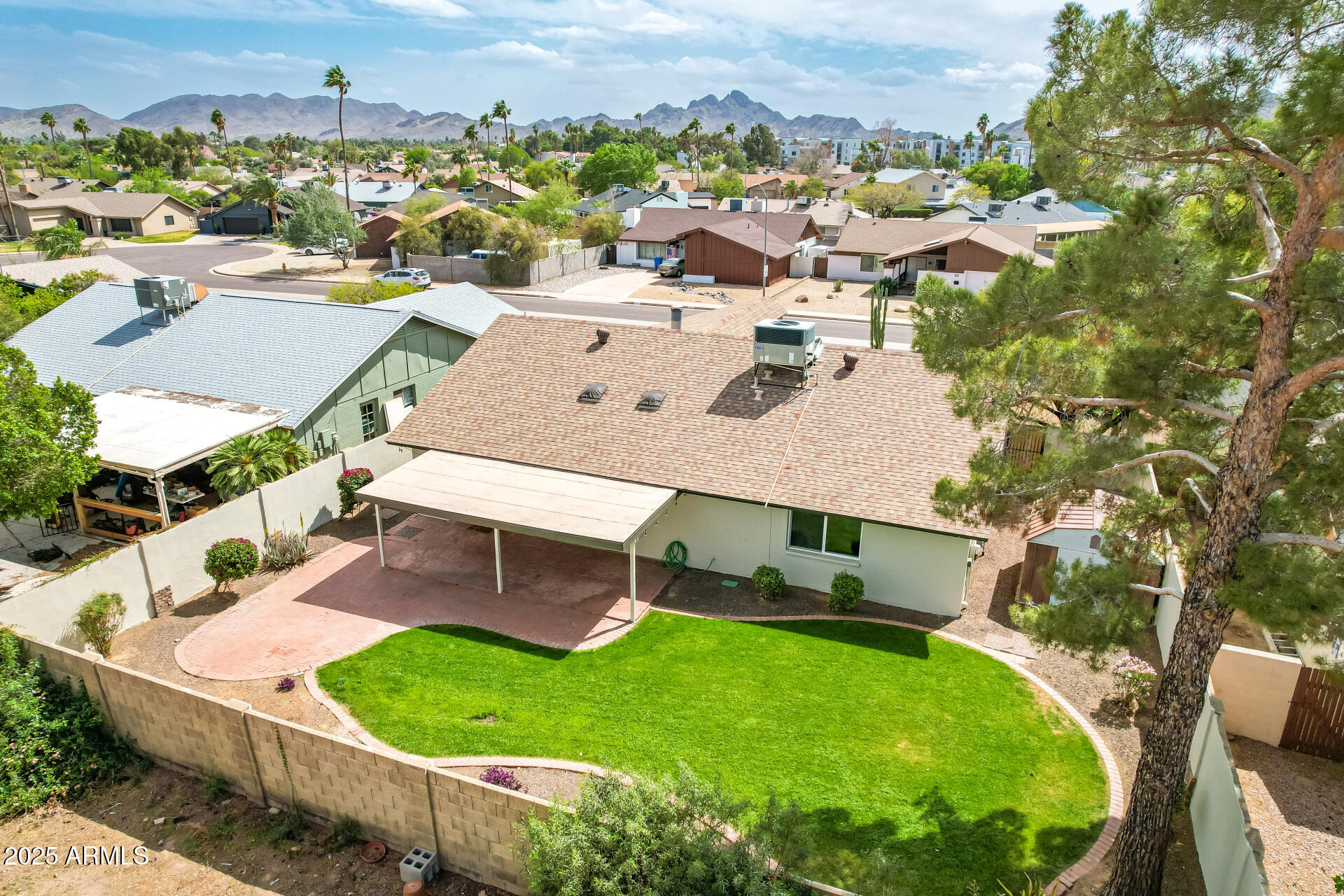 2622 E LARKSPUR Drive