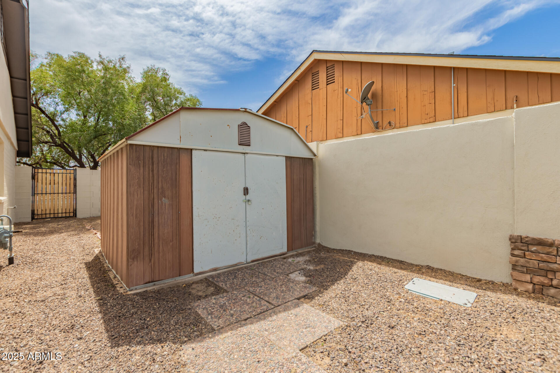 2622 E LARKSPUR Drive