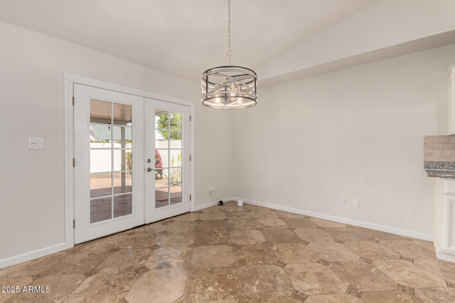 2622 E LARKSPUR Drive