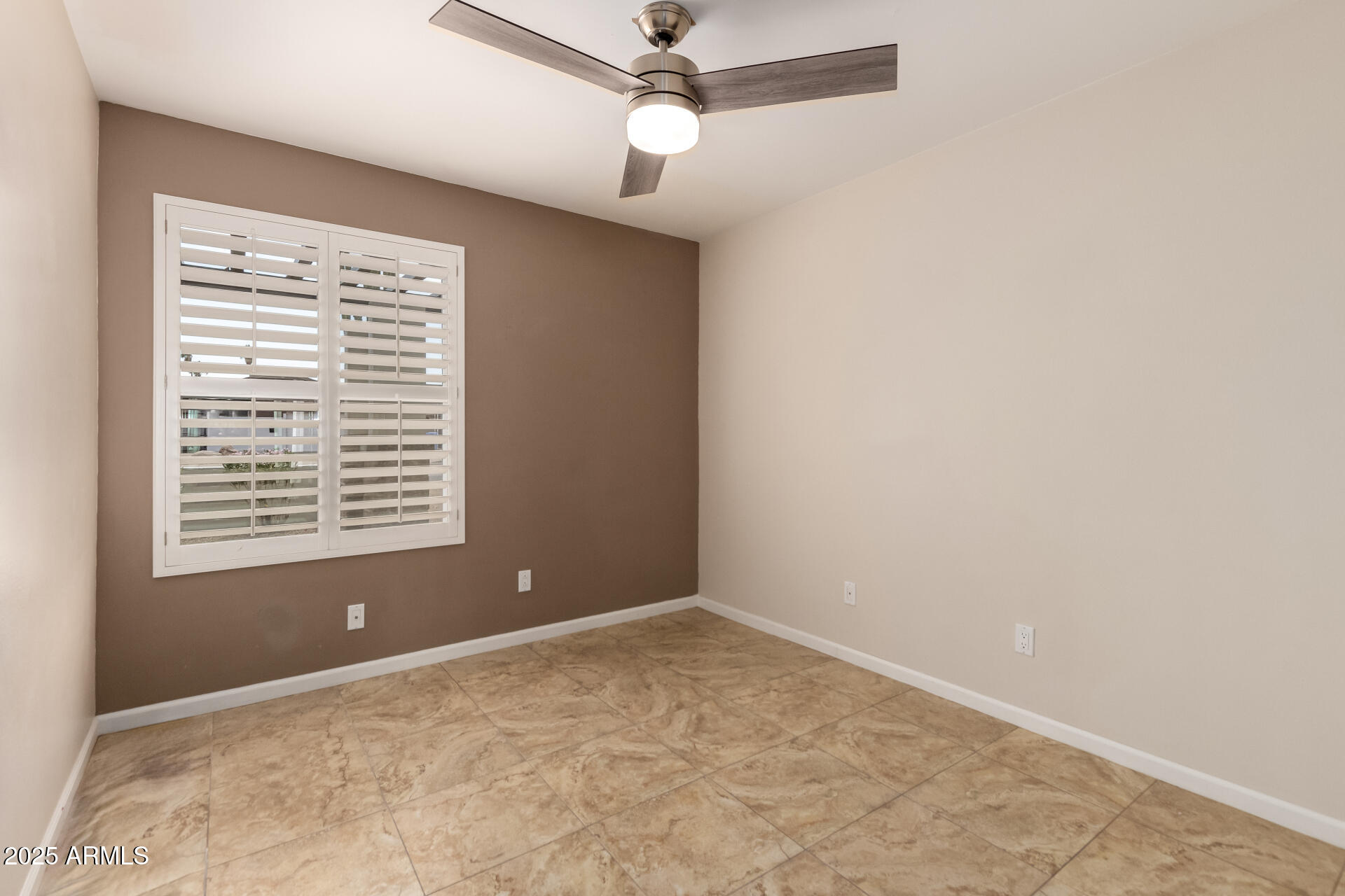 2622 E LARKSPUR Drive