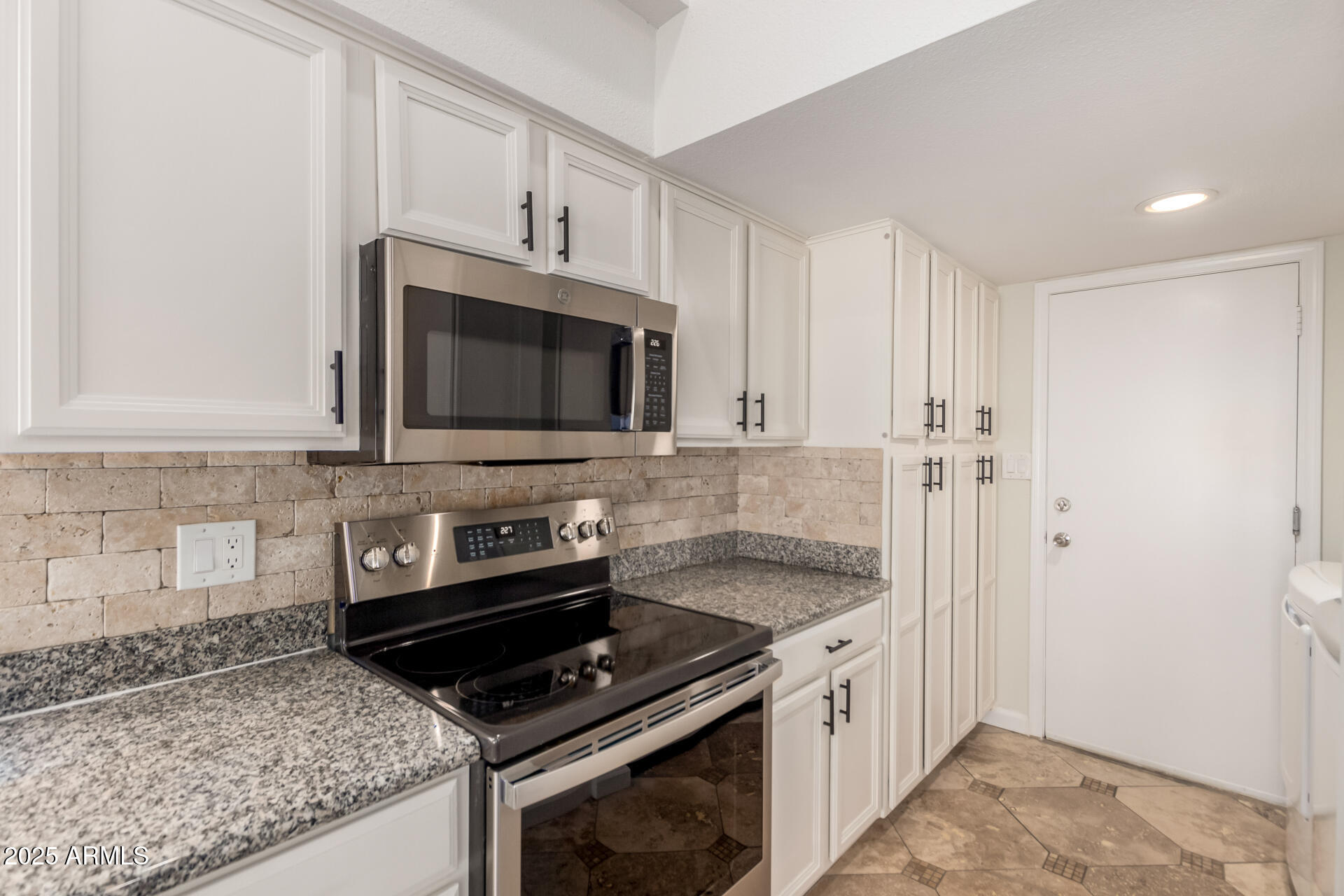 2622 E LARKSPUR Drive