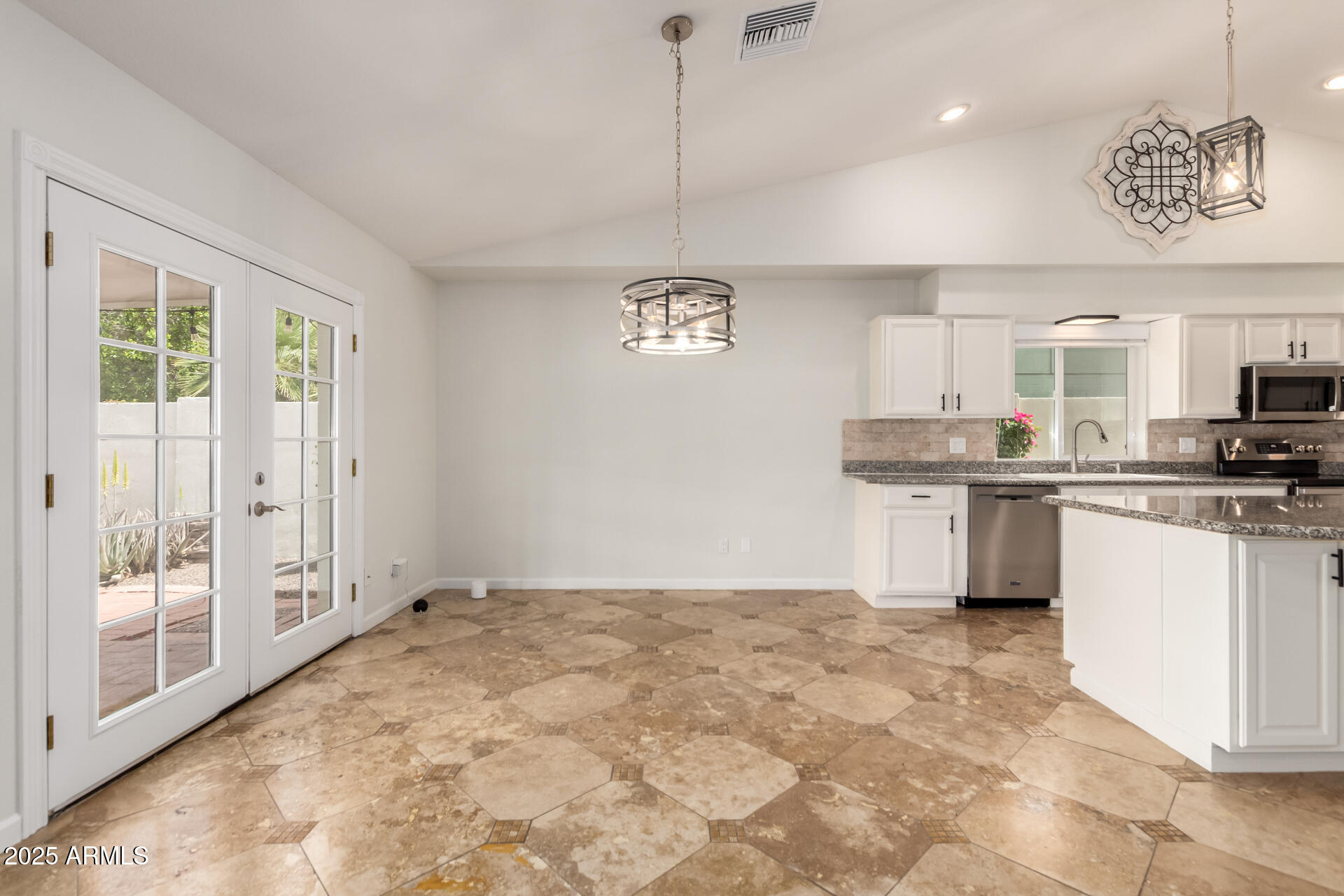 2622 E LARKSPUR Drive