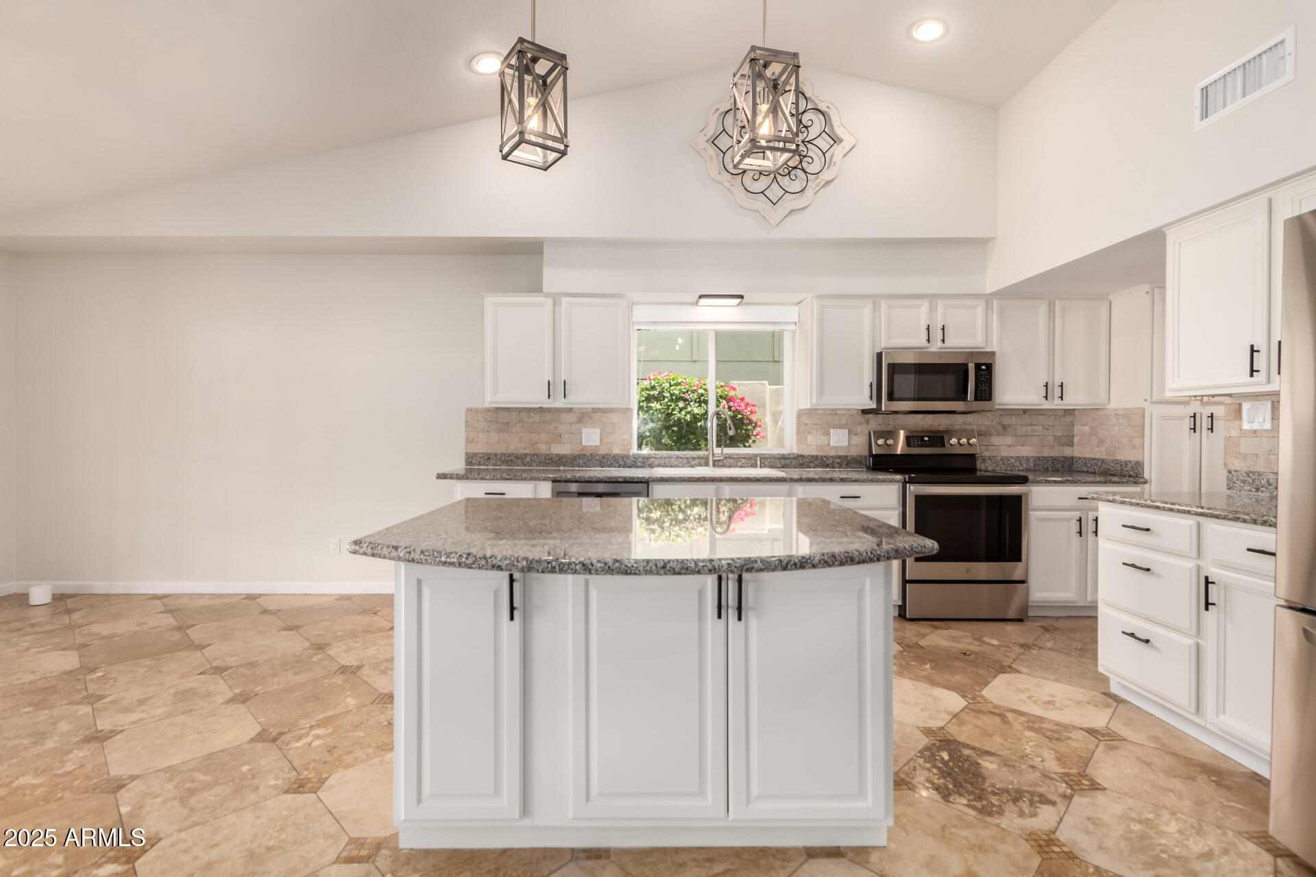 2622 E LARKSPUR Drive