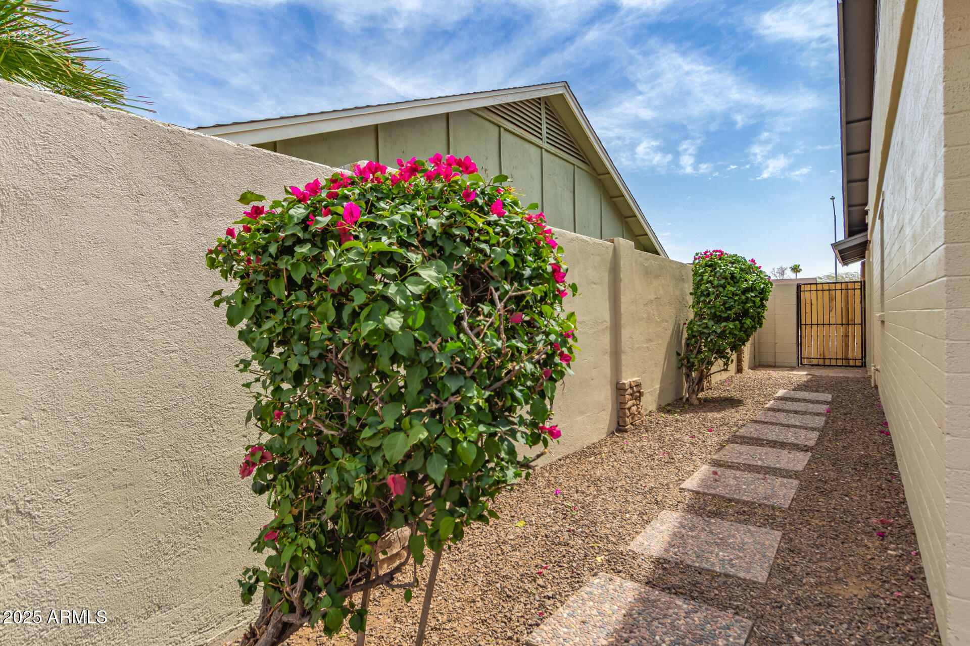 2622 E LARKSPUR Drive