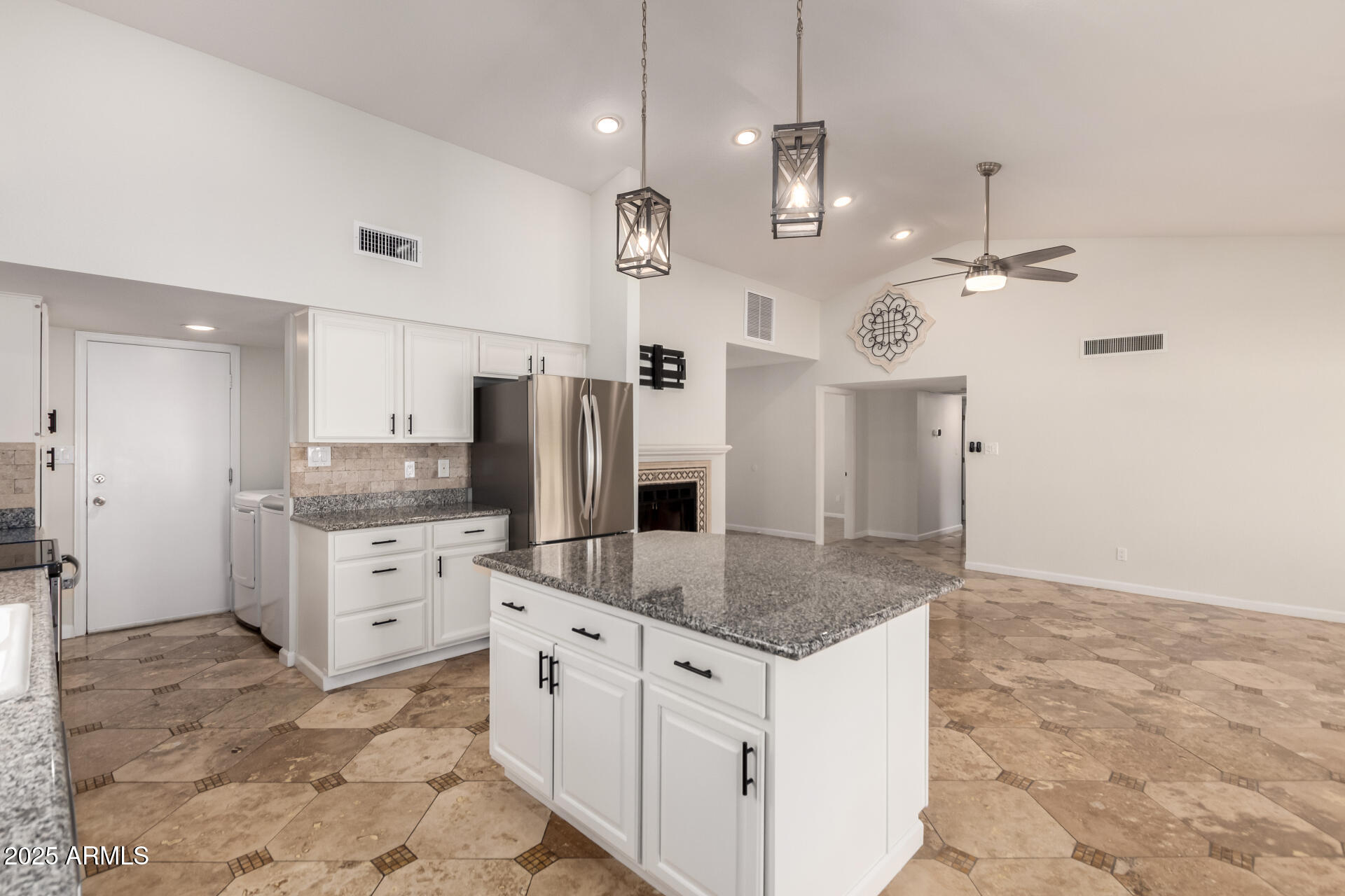 2622 E LARKSPUR Drive