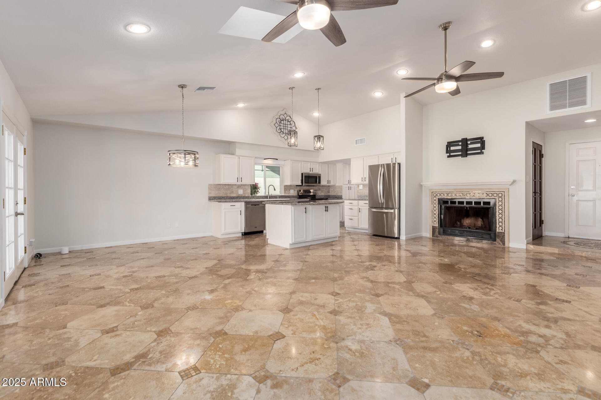 2622 E LARKSPUR Drive