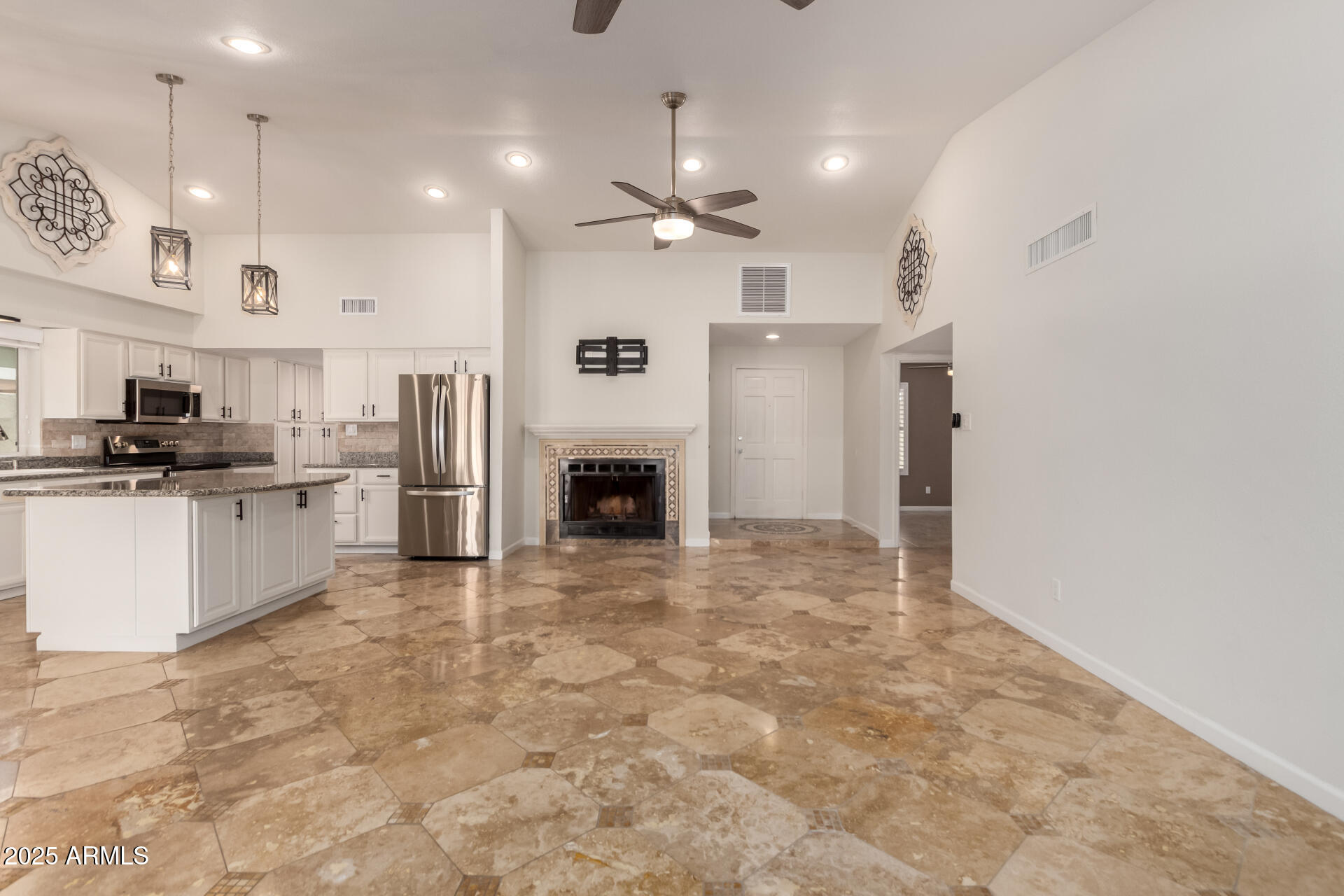 2622 E LARKSPUR Drive