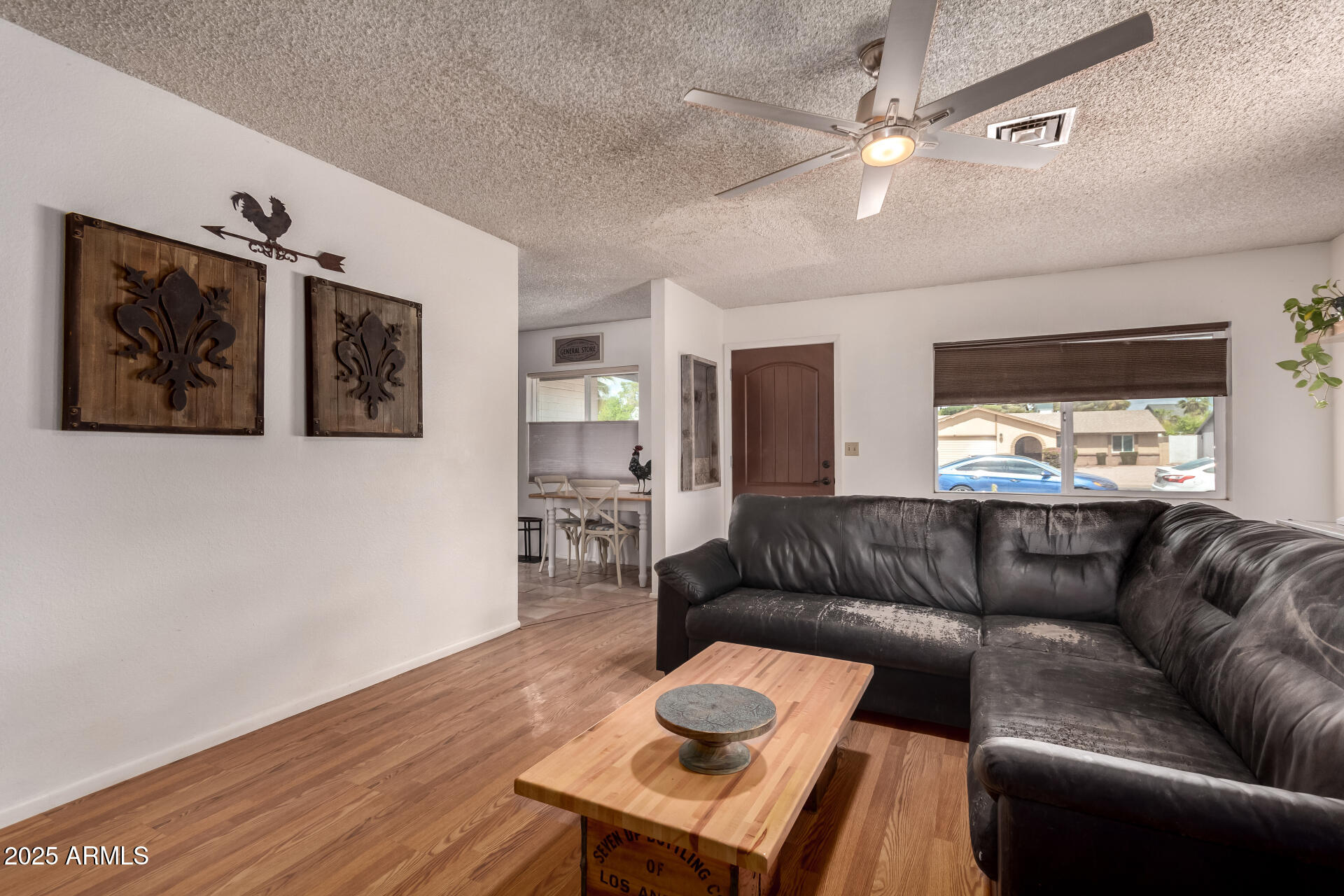 1153 W MESQUITE Street