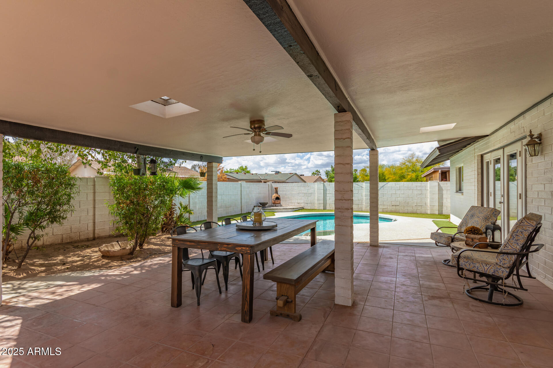 1153 W MESQUITE Street