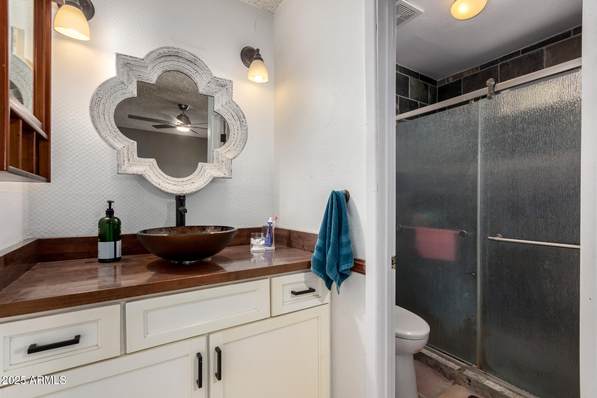 1153 W MESQUITE Street