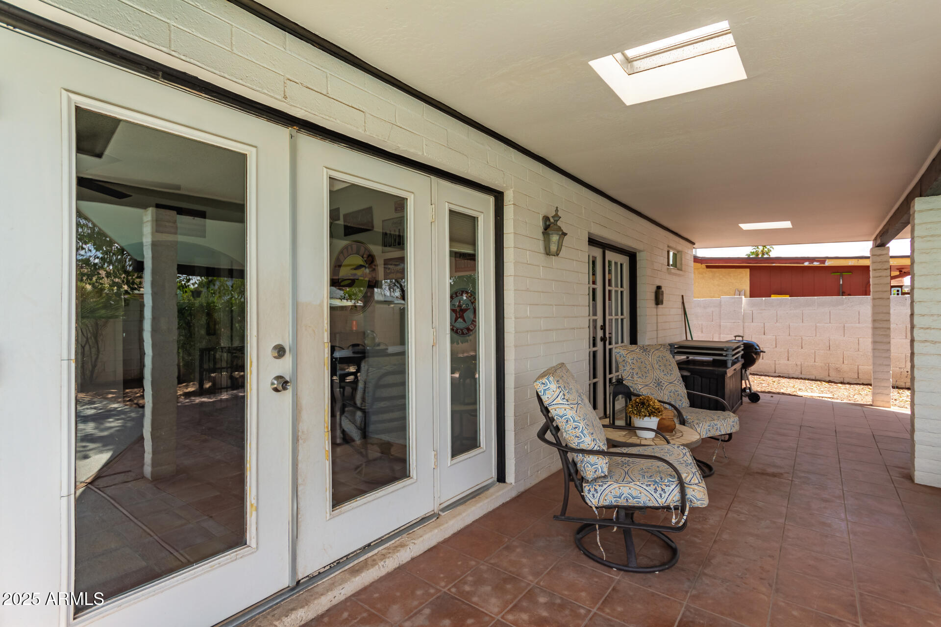 1153 W MESQUITE Street