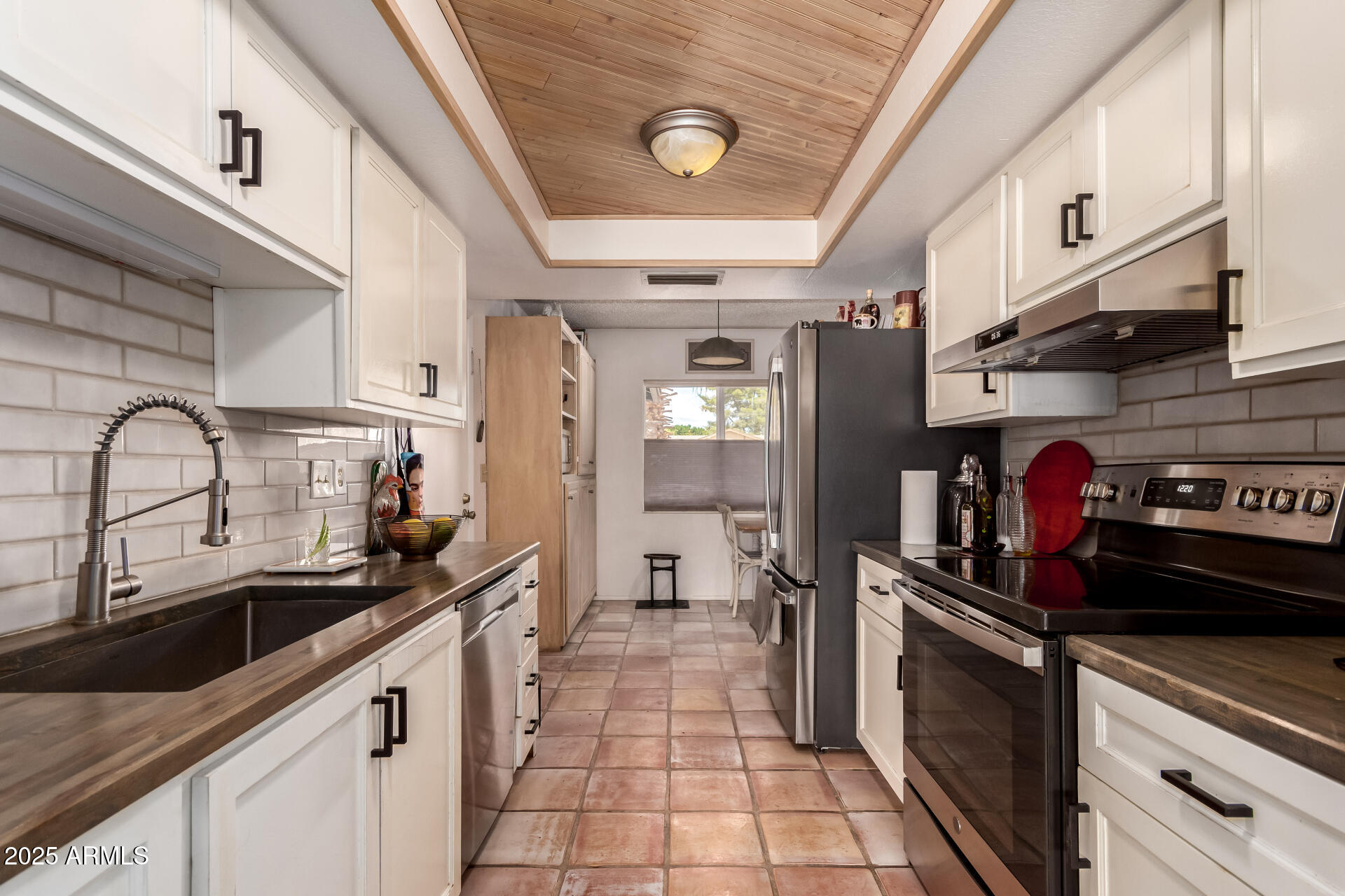 1153 W MESQUITE Street