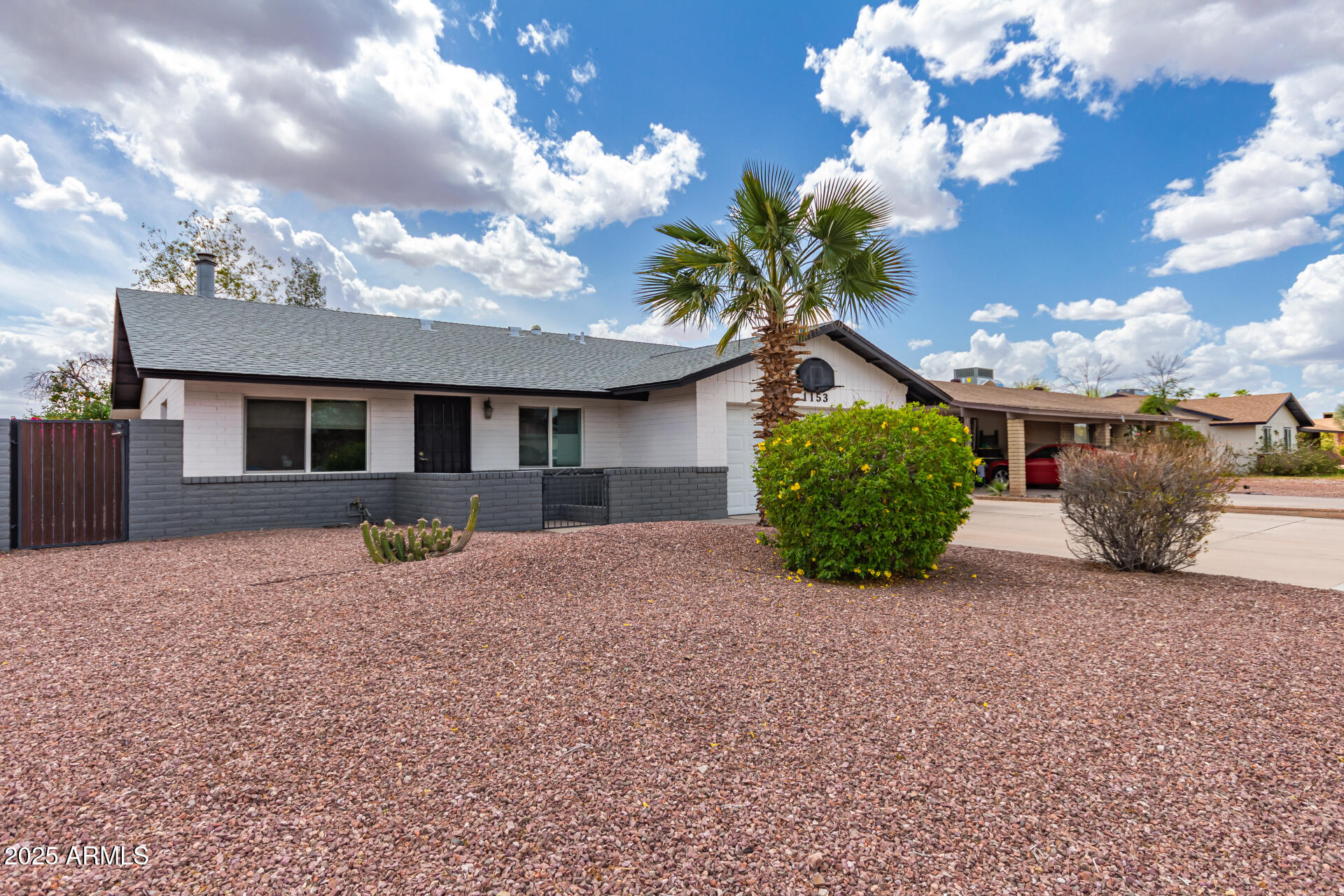 1153 W MESQUITE Street