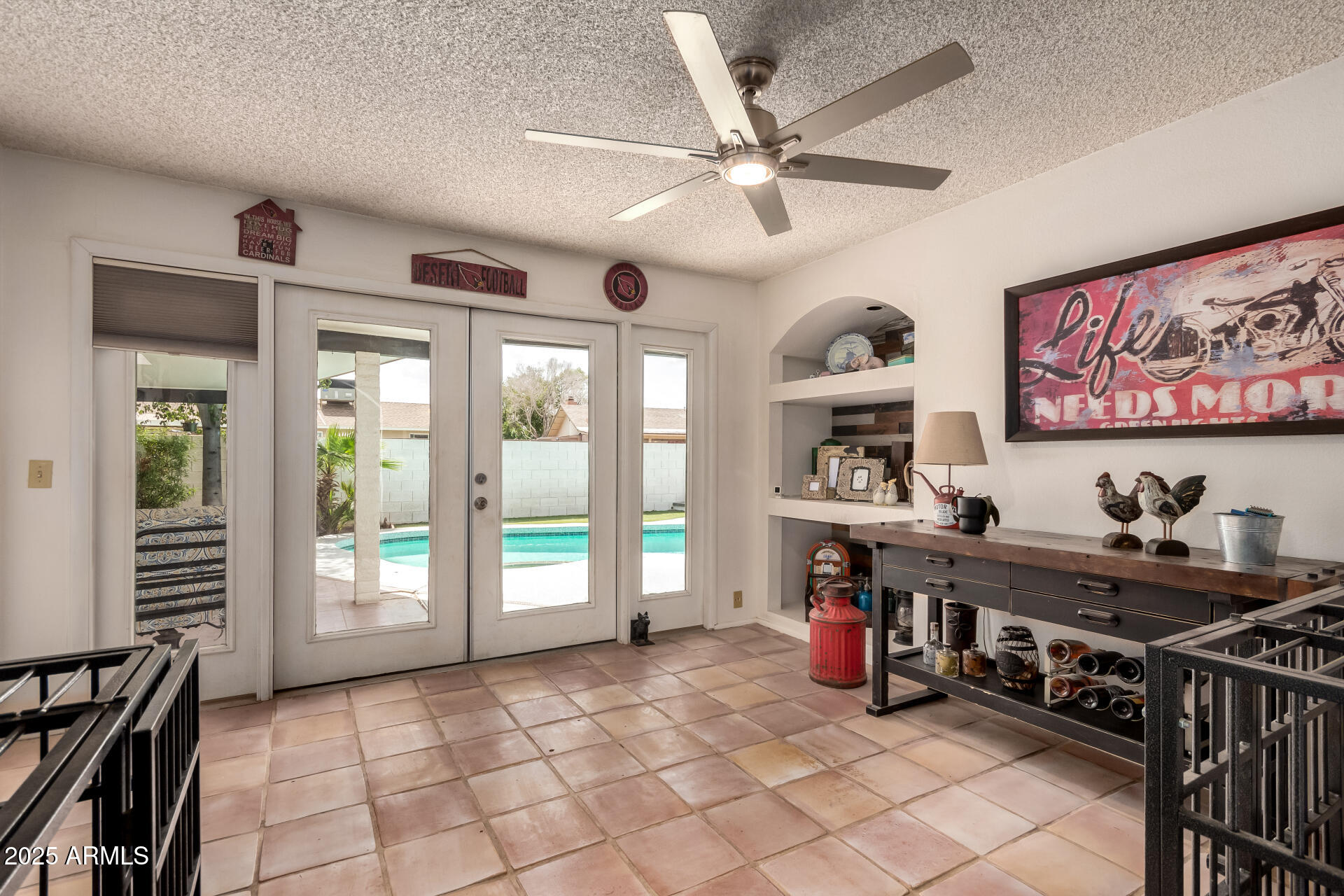 1153 W MESQUITE Street