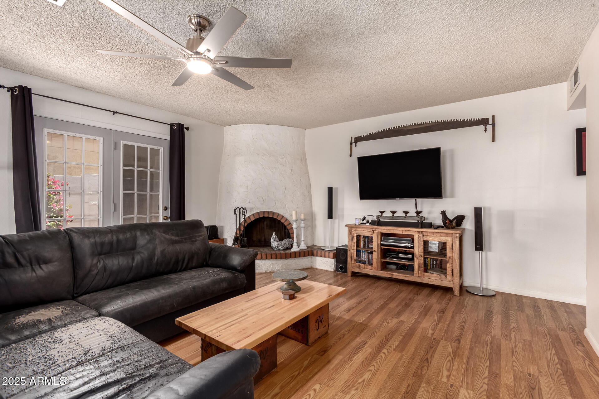 1153 W MESQUITE Street