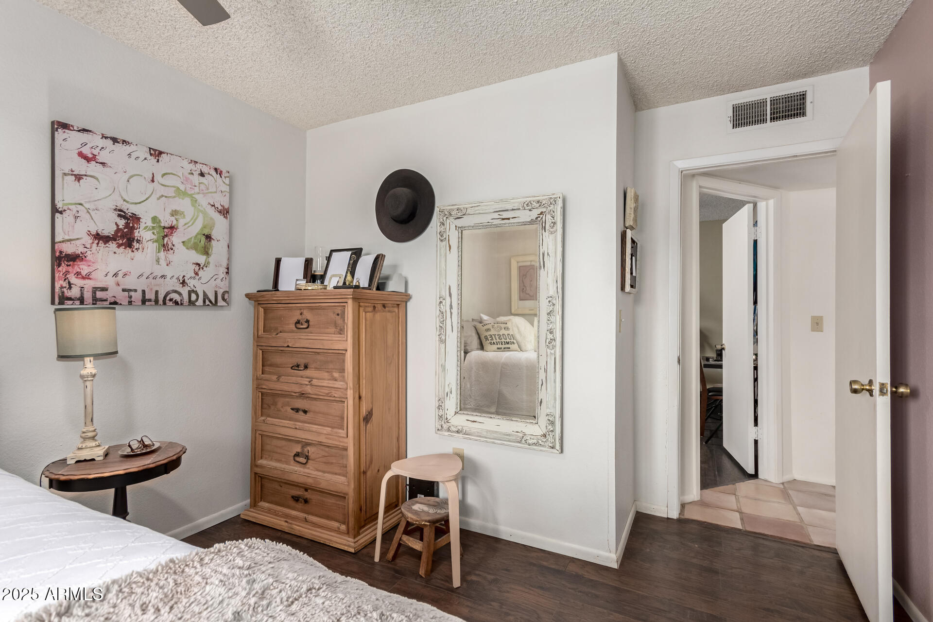 1153 W MESQUITE Street