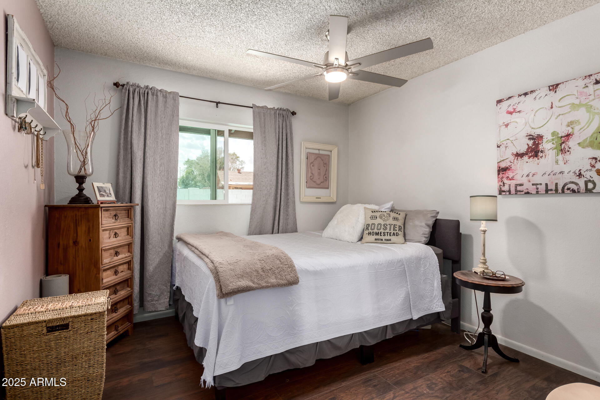 1153 W MESQUITE Street