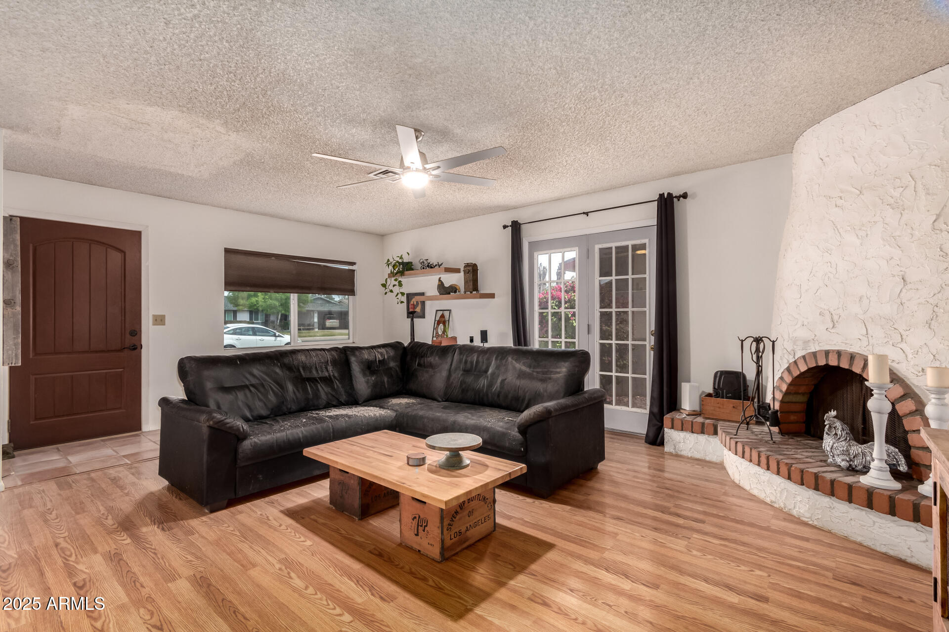 1153 W MESQUITE Street