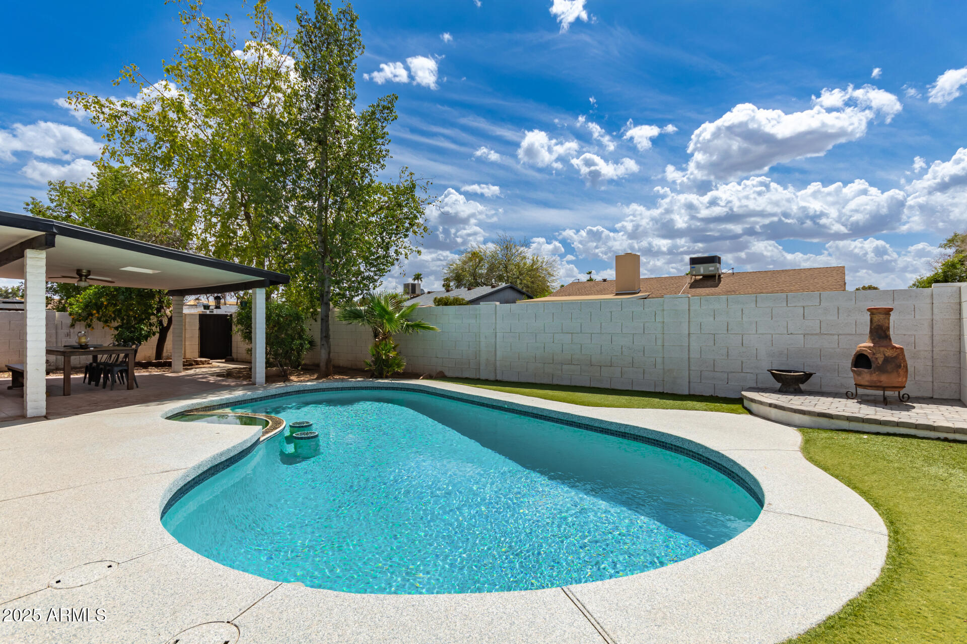 1153 W MESQUITE Street