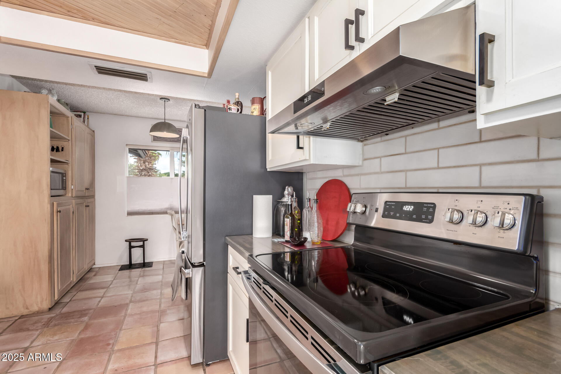 1153 W MESQUITE Street