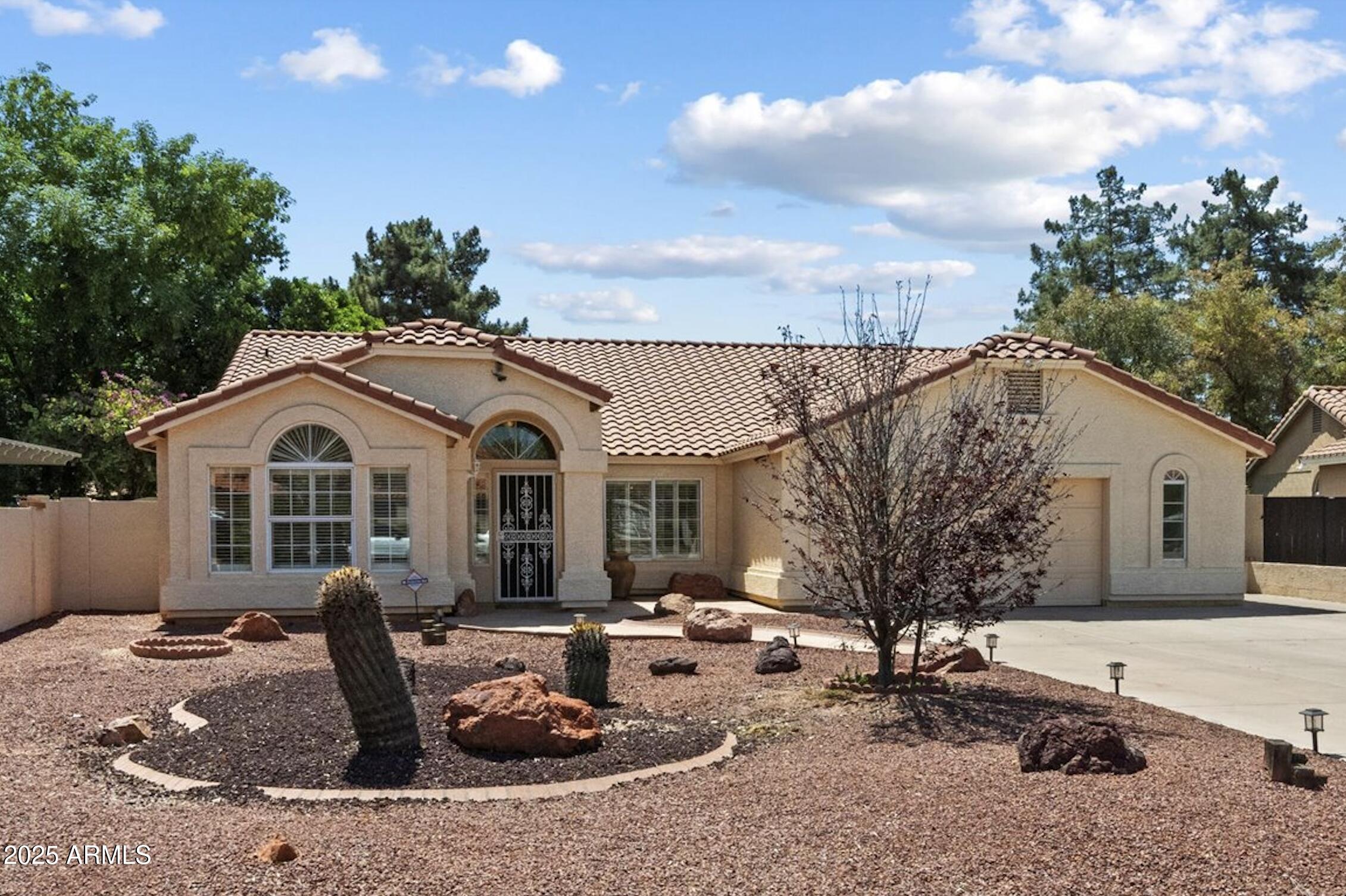 63 W LOS ARBOLES Drive