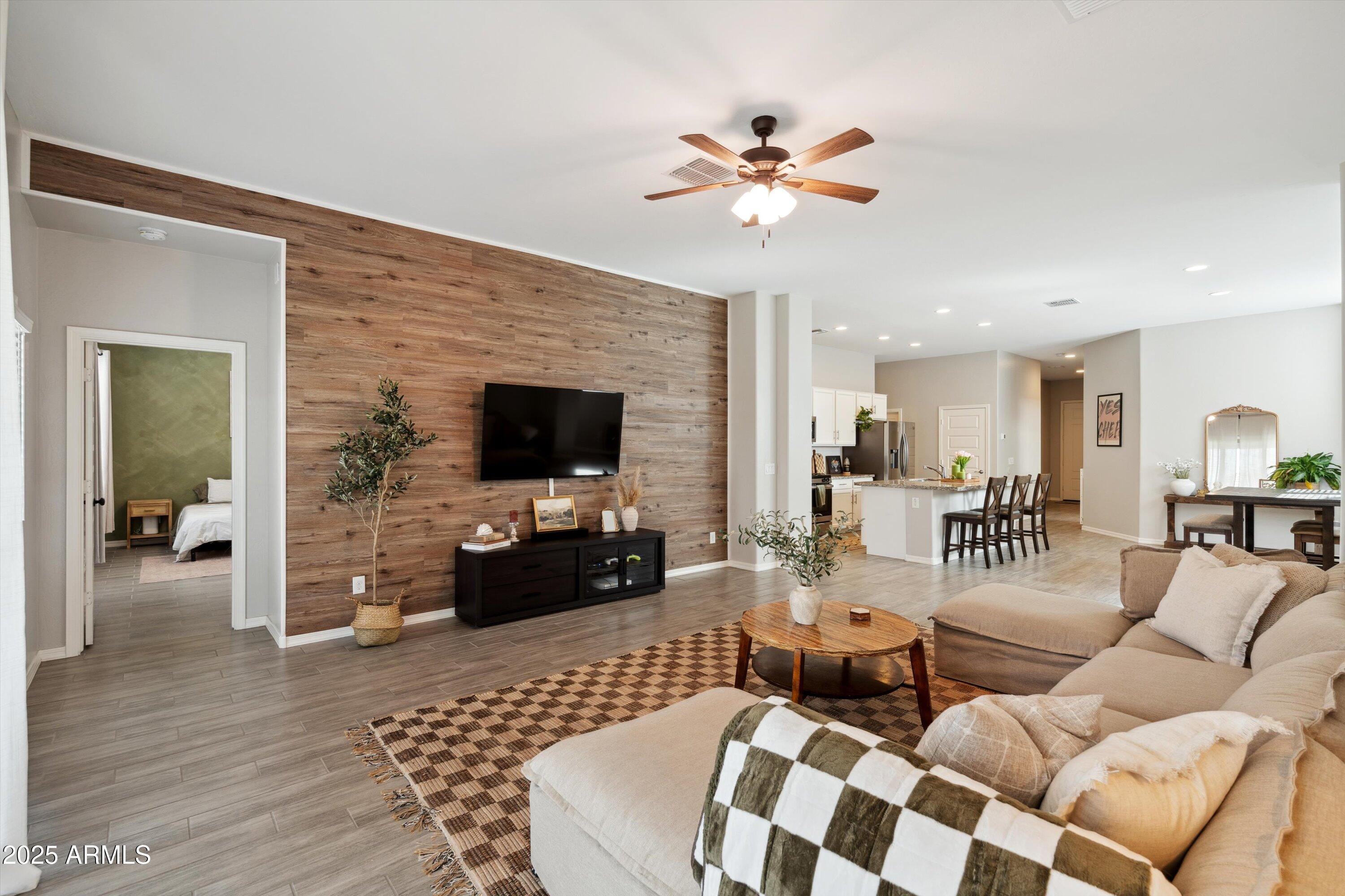 460 W GLACIER BAY Drive