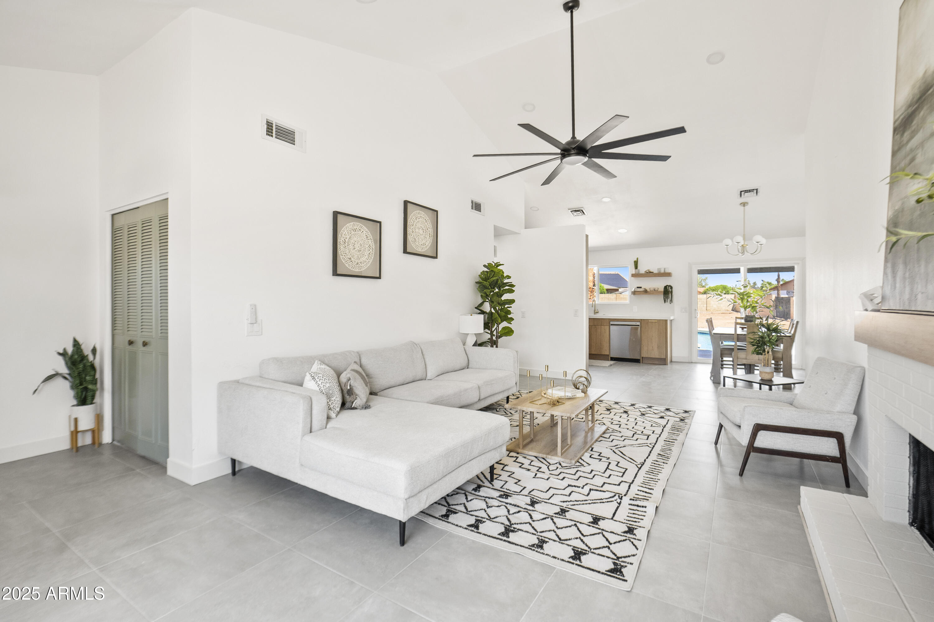 10202 W COOLIDGE Street