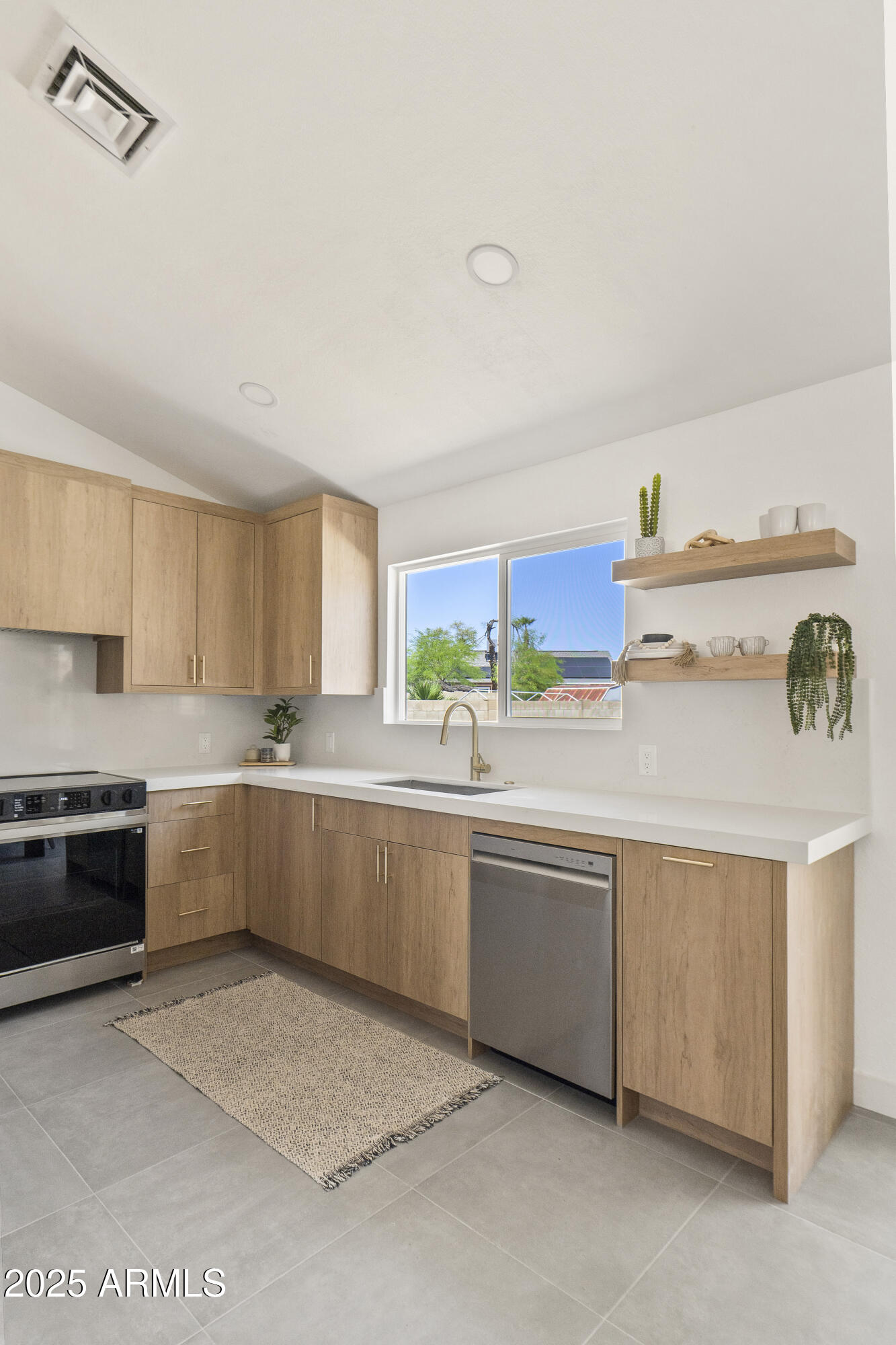 10202 W COOLIDGE Street